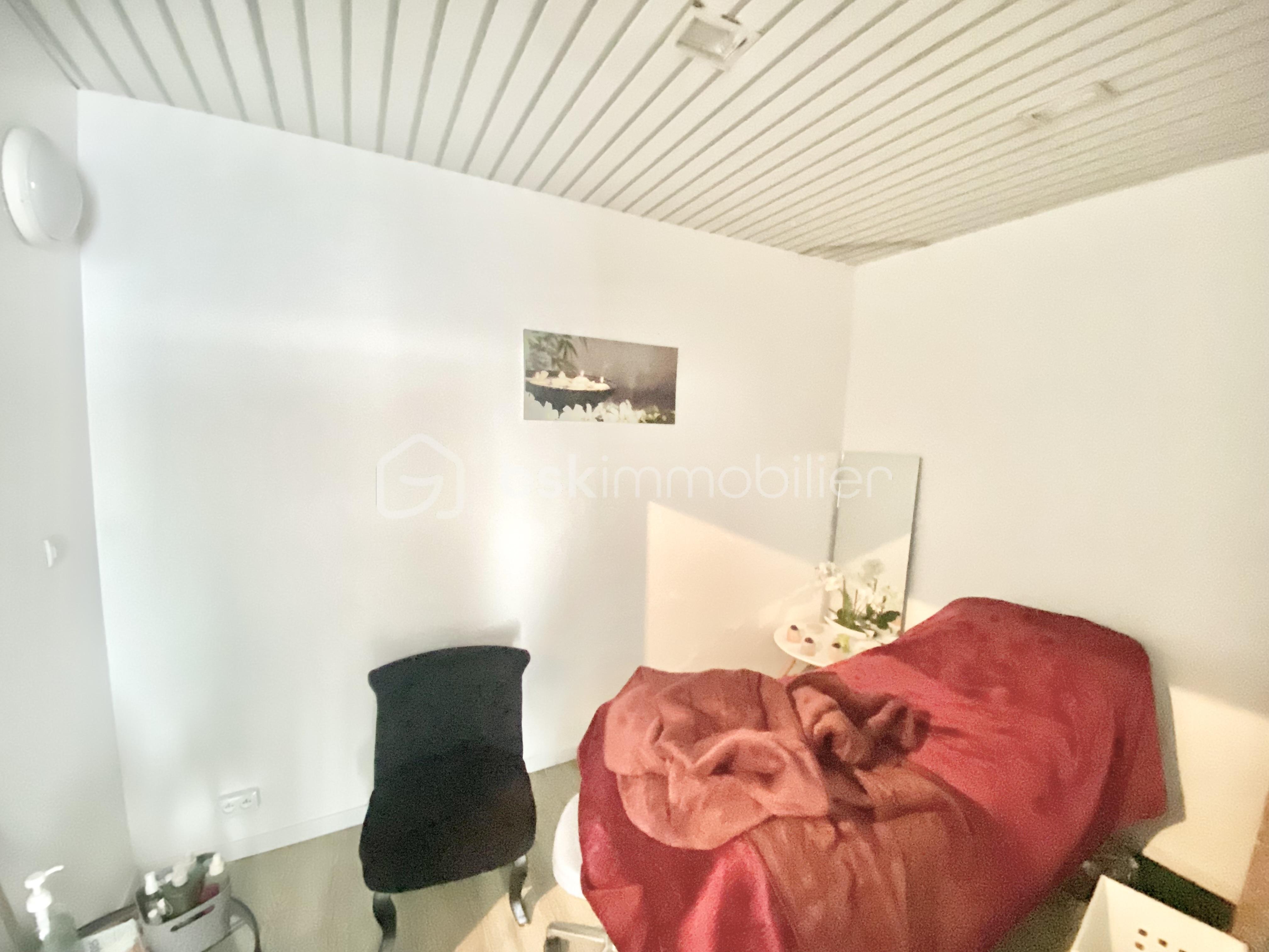 Local d'activités de 47 m² - IMG_0726.jpg