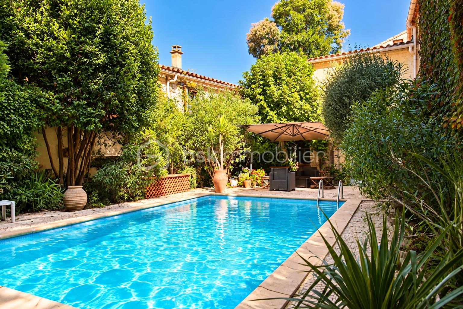 Maison 10 pièces 319 m² · à Langlade · 318,7 m² · 425 000 €