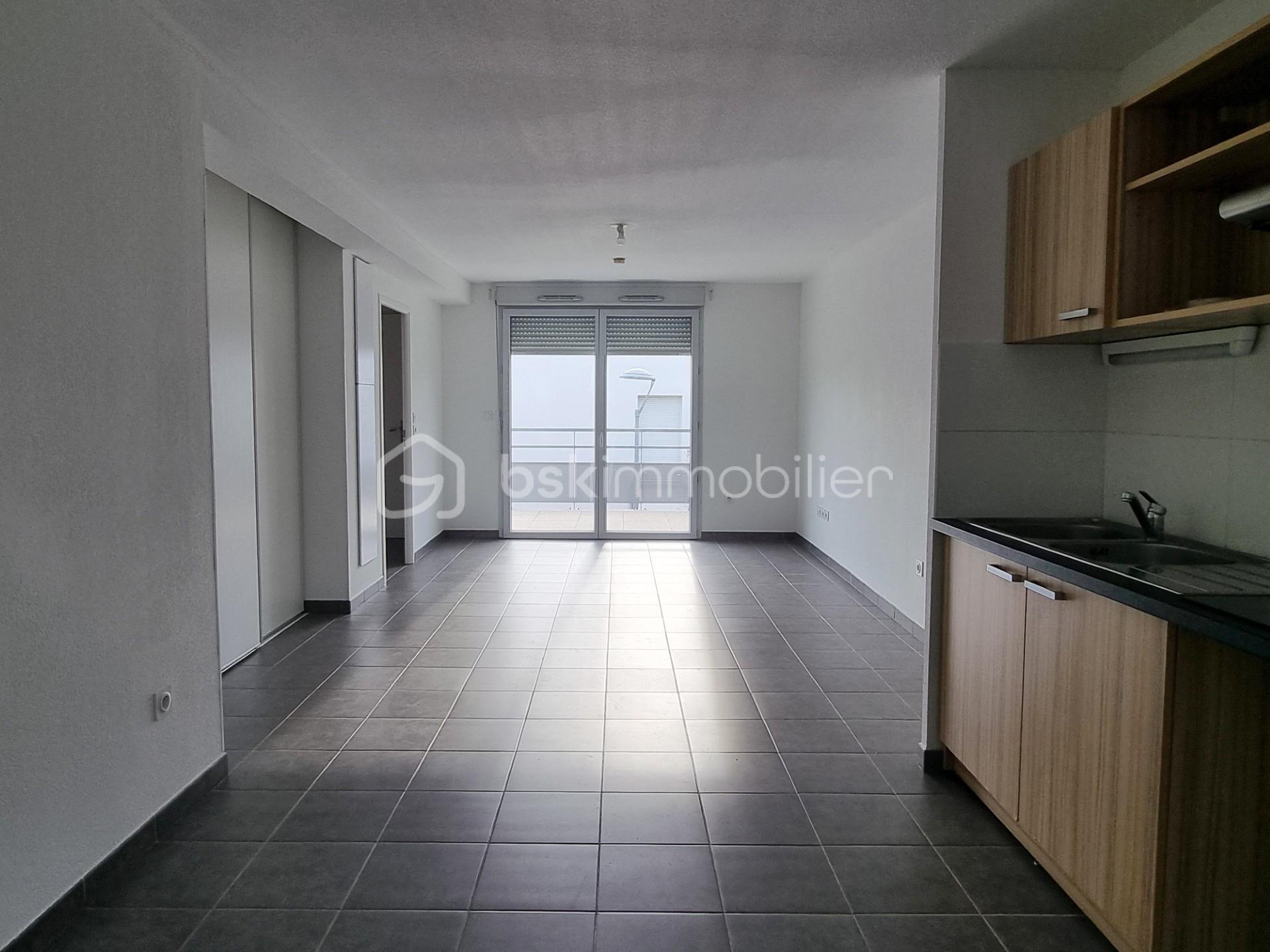 Appartement de 63,46 m² - Pièce de vie dps cuisine bis éclaircie.jpg