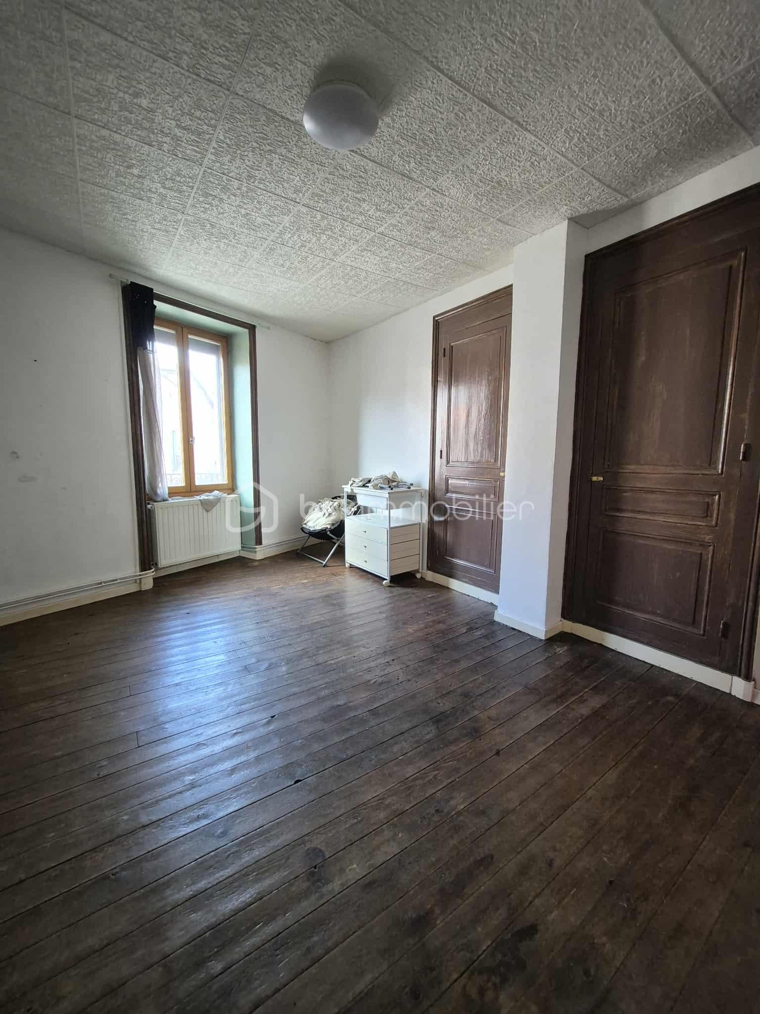Maison de village de 231 m² - d5a0e63e-c355-4ad1-b572-391b08f5a12c.jpg