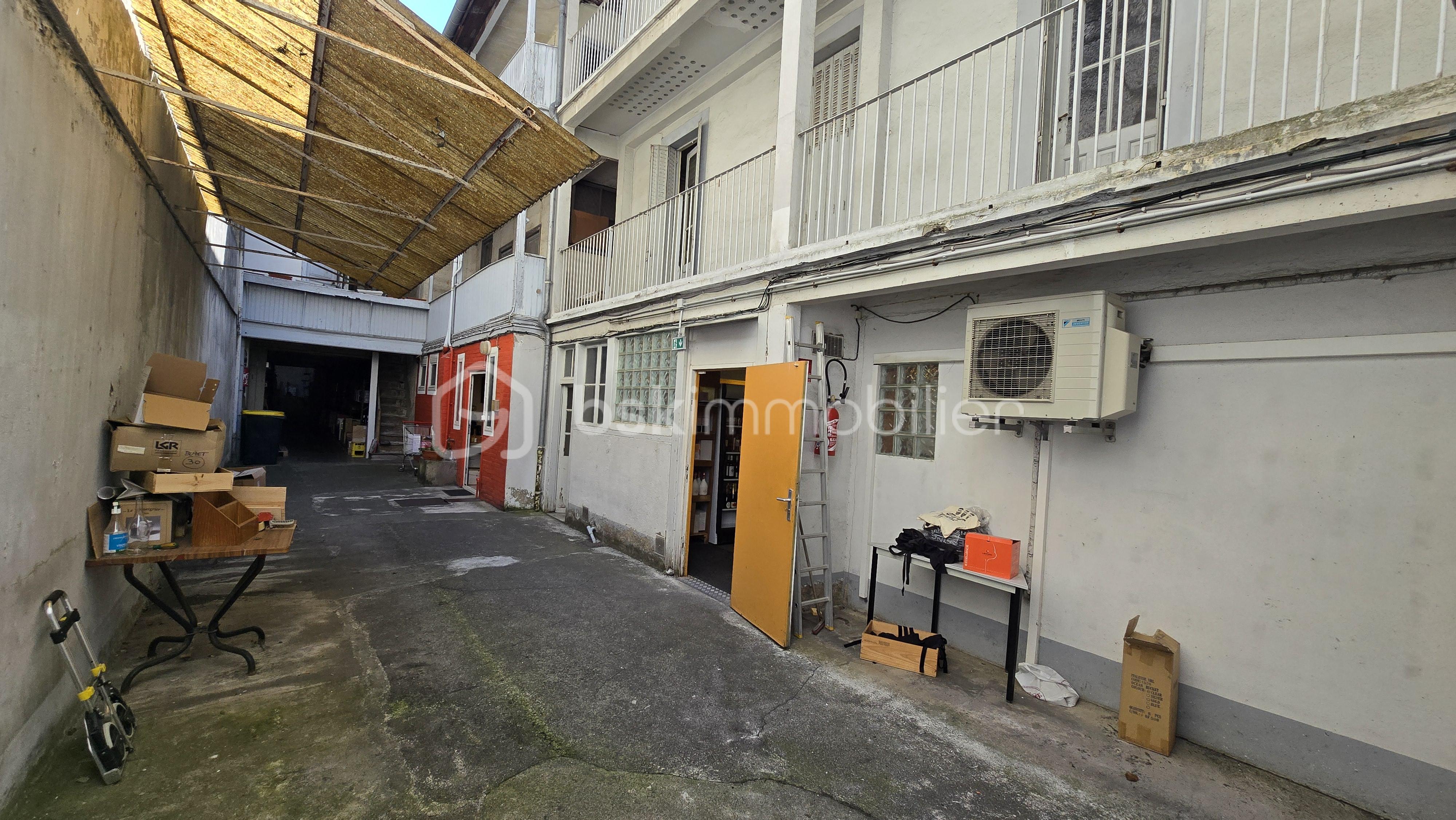 Immeuble mixte de 705 m² - 20250805_162858.jpg