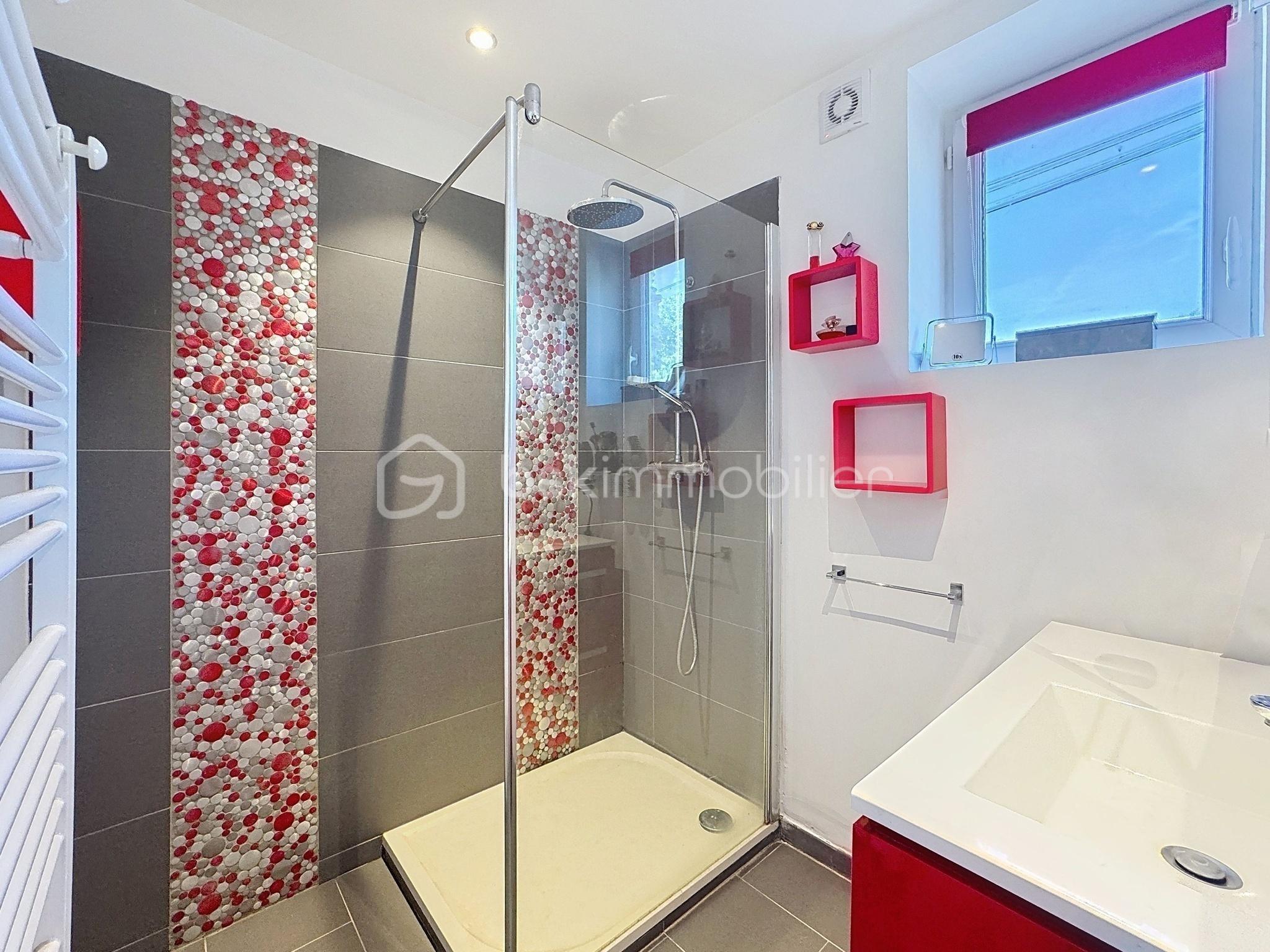 Maison ancienne de 145 m² - SDB RDC.jpg