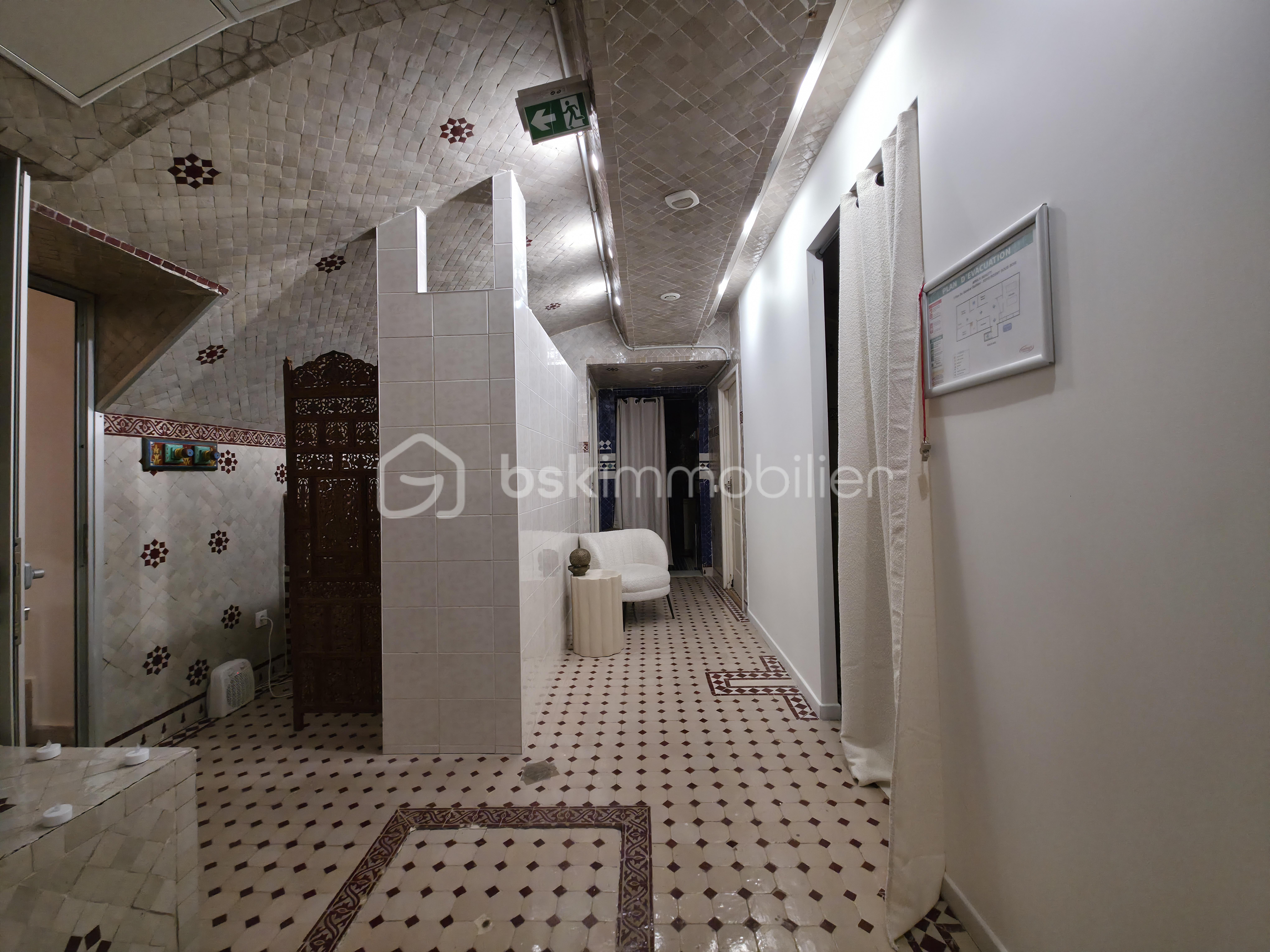 Local d'activités de 90 m² - 20251229_192401.jpg