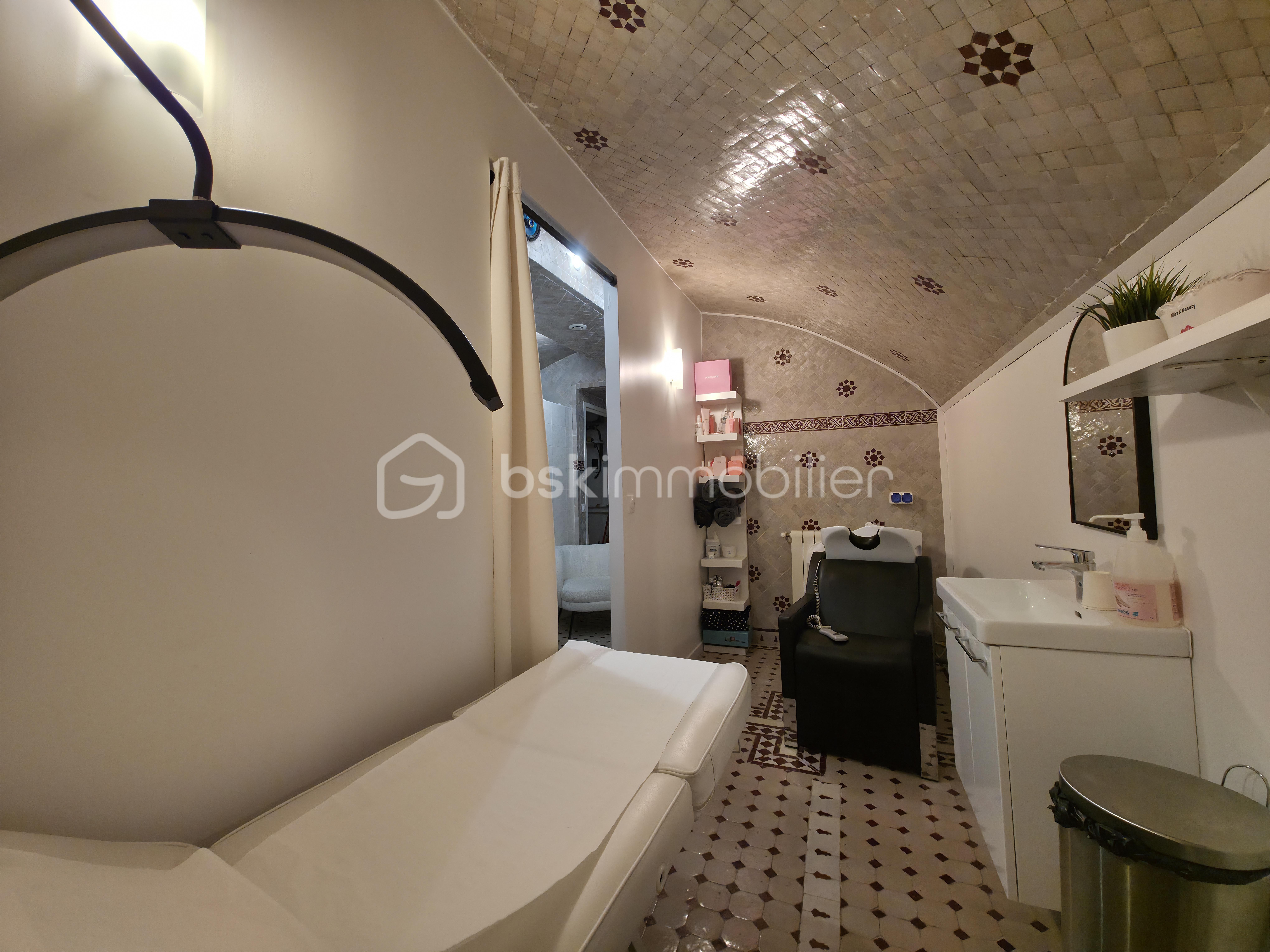 Local d'activités de 90 m² - 20251229_192436.jpg