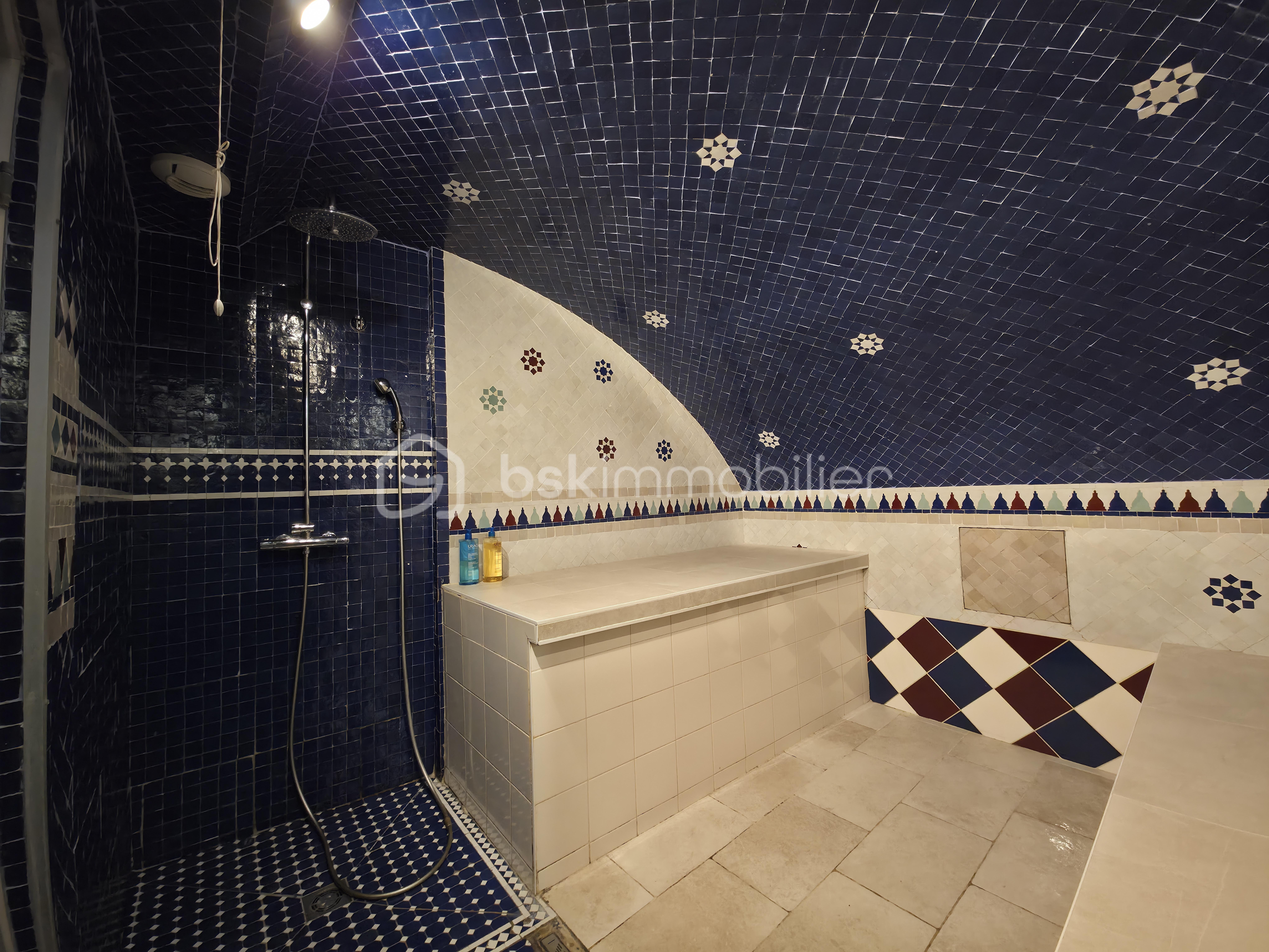 Local d'activités de 90 m² - 20251229_192743.jpg