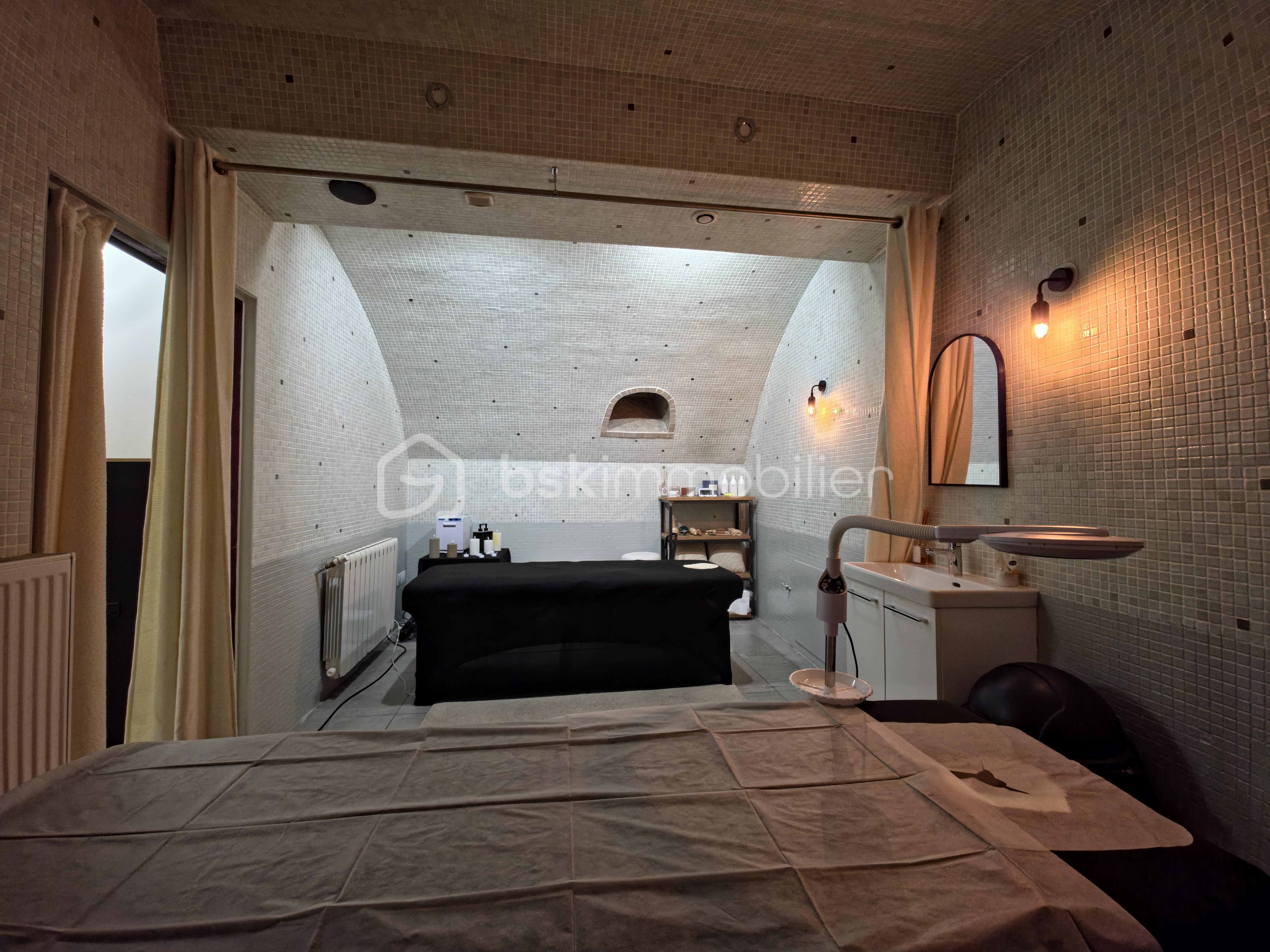 Local d'activités de 90 m² - 20251229_194344.jpg