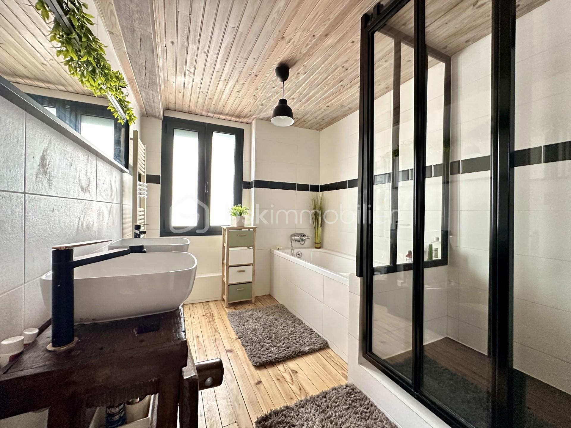Maison d hote de 140 m² - SDB.jpg