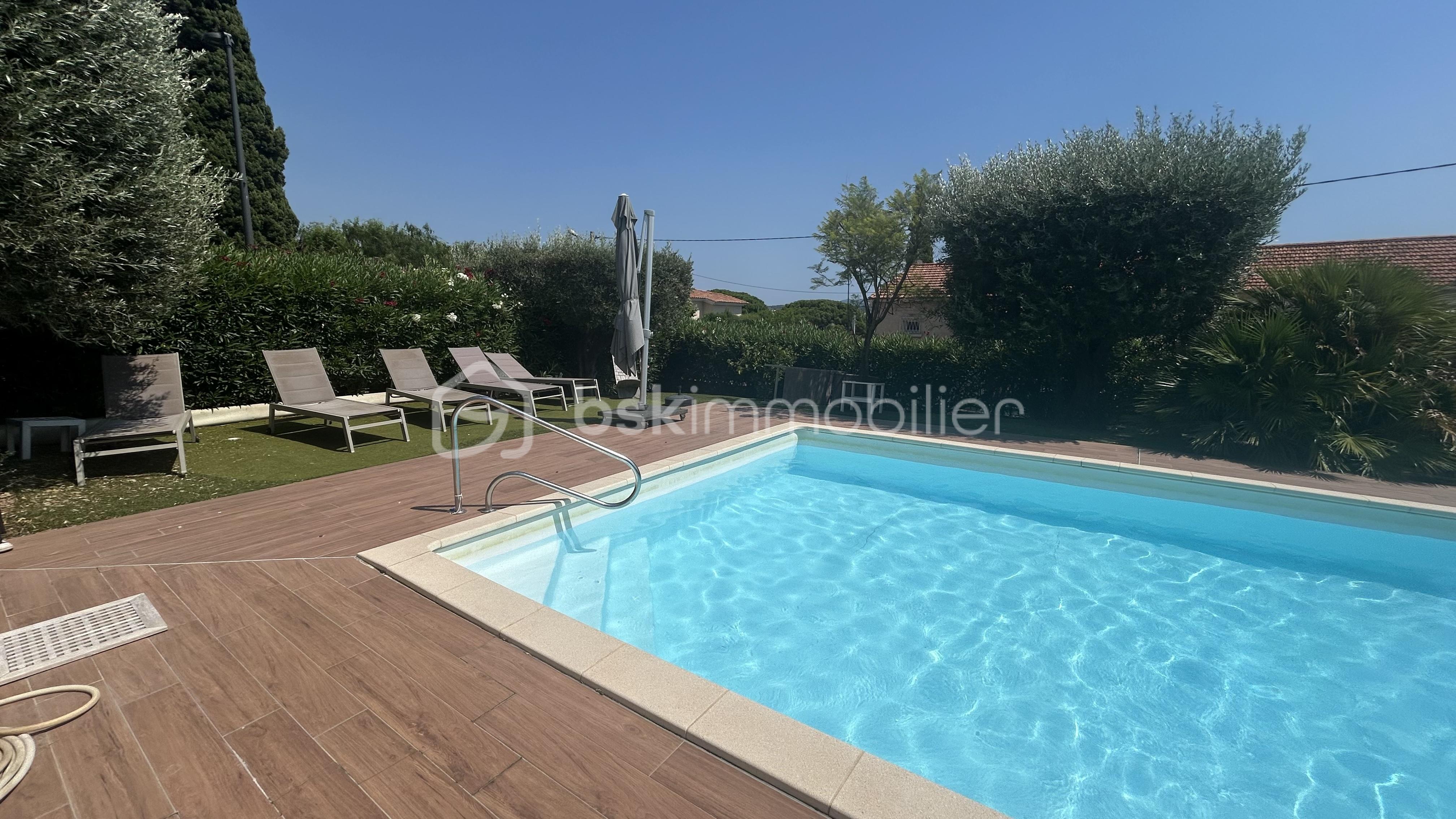 Appartement de 161 m² - Piscine bain de soleil.jpg