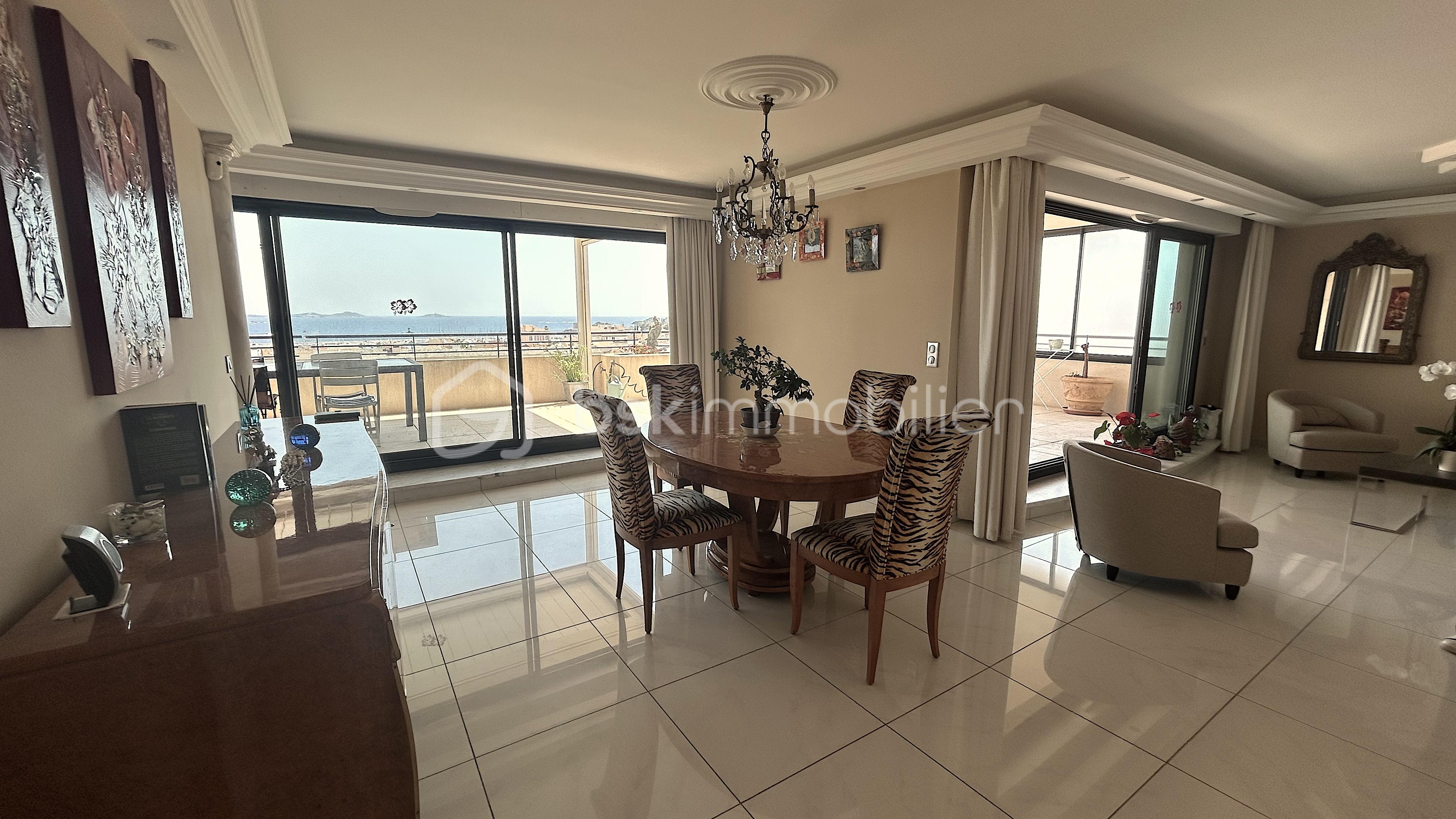 Appartement de 161 m² - Salle à manger vue mer 2.jpg