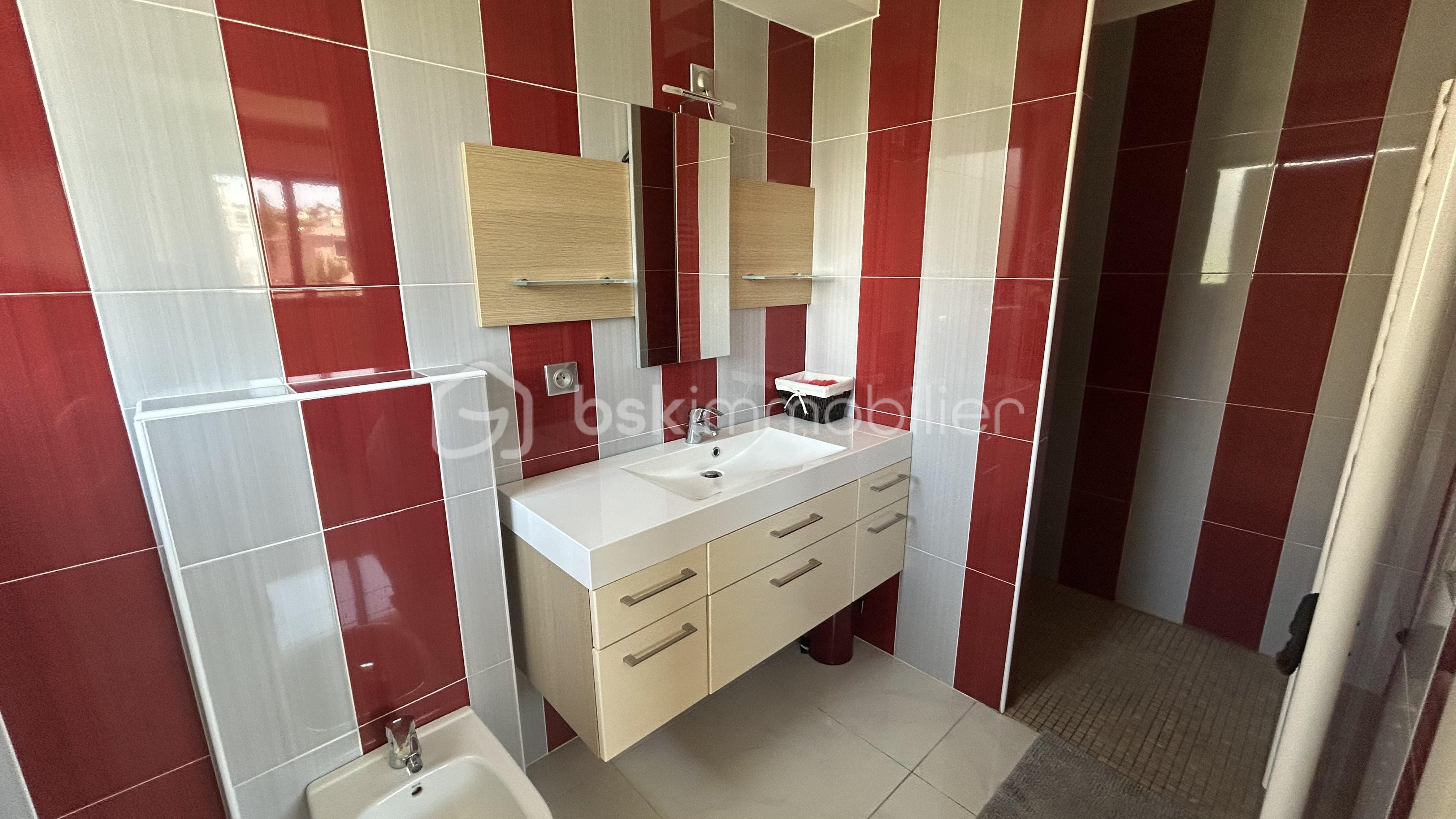 Appartement de 161 m² - Salle d'eau 2.jpg