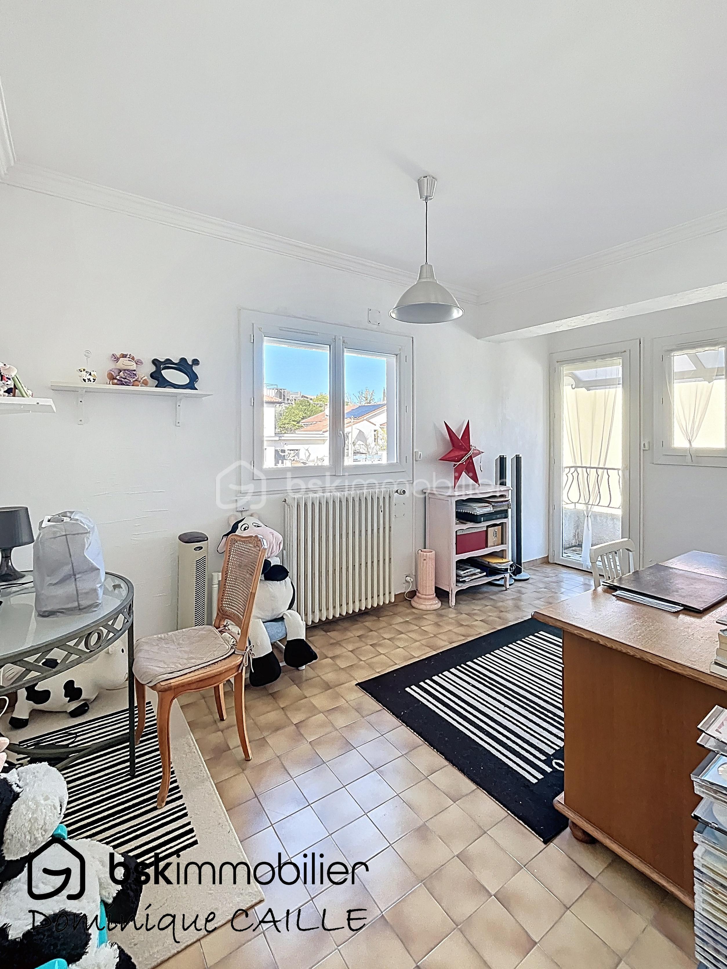 Maison traditionnelle de 168 m² - bureau gauche balcon.jpg