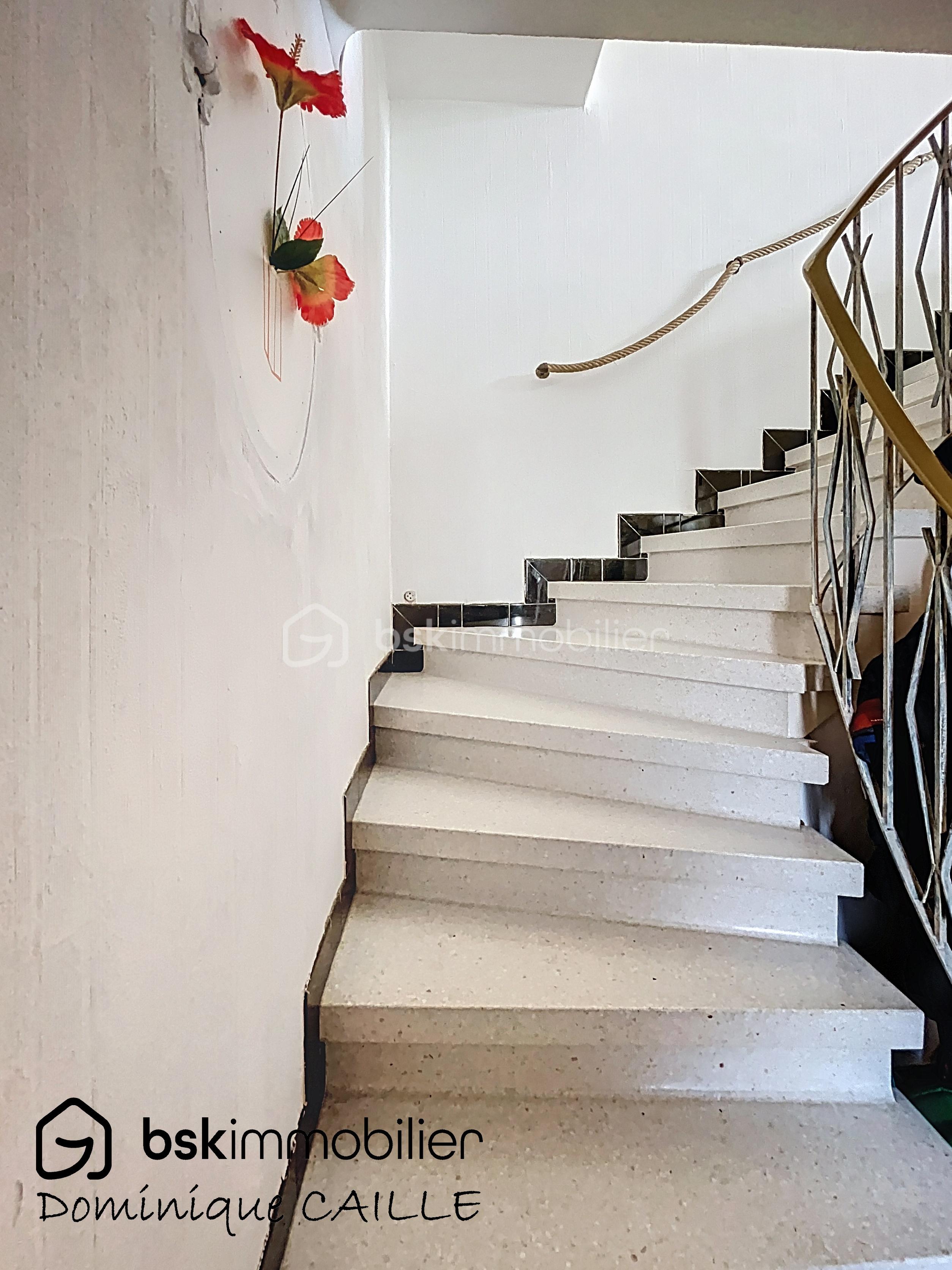 Maison traditionnelle de 168 m² - escalier.jpg