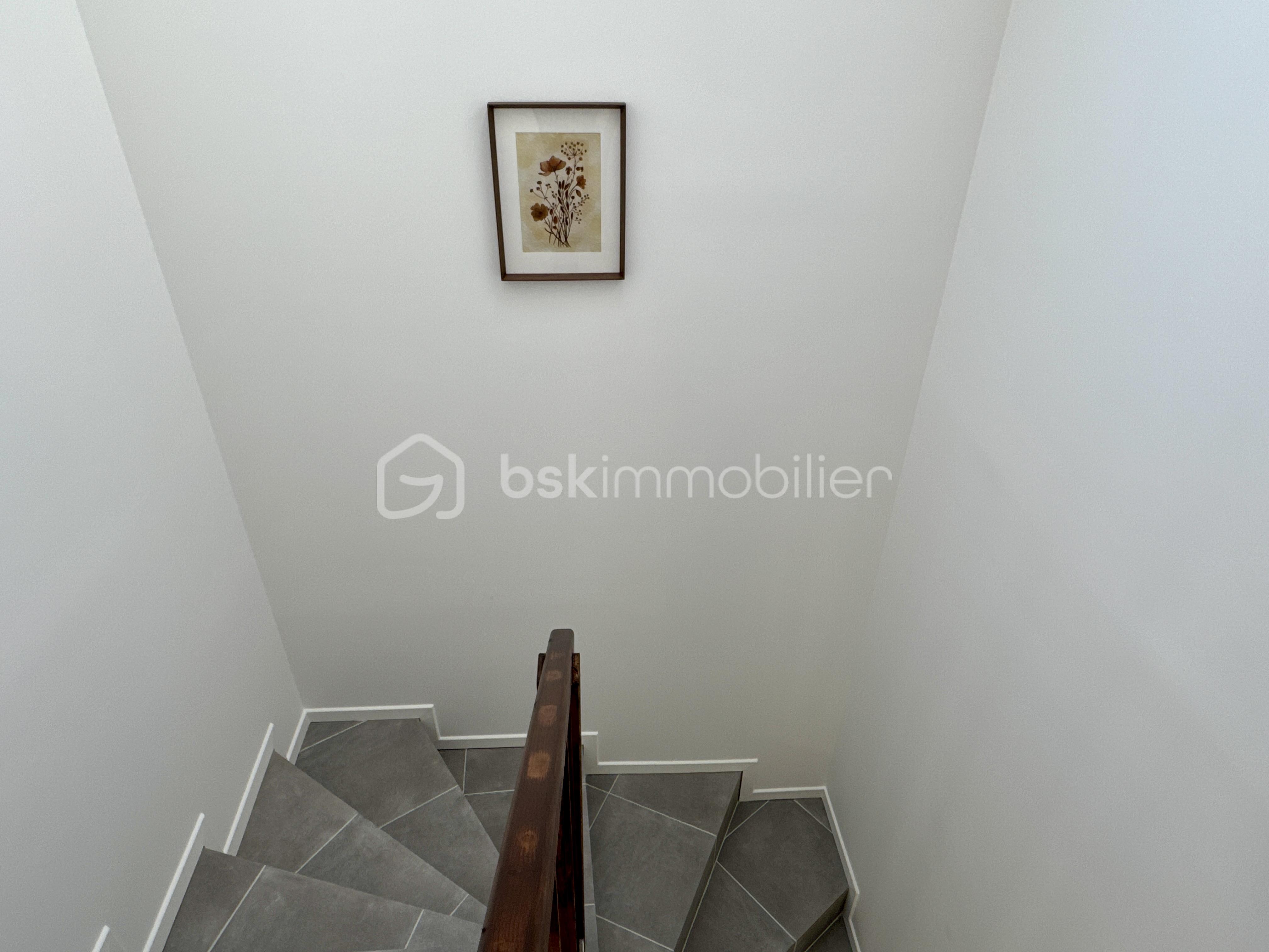 Appartement de 22,70 m² - DJI_20250712_191136_839 4.jpg