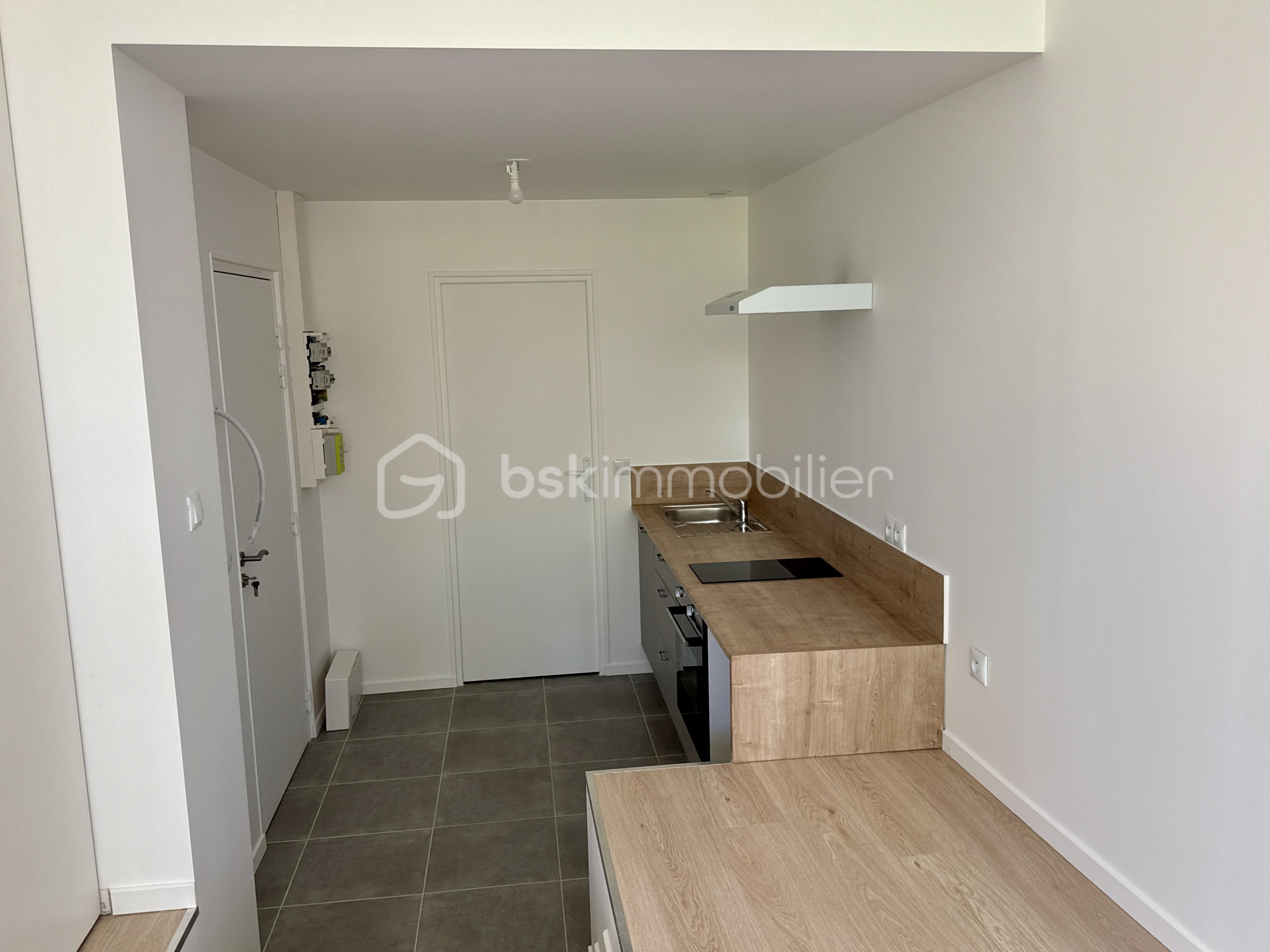 Appartement de 22,70 m² - DJI_20250712_190132_563 2.jpg