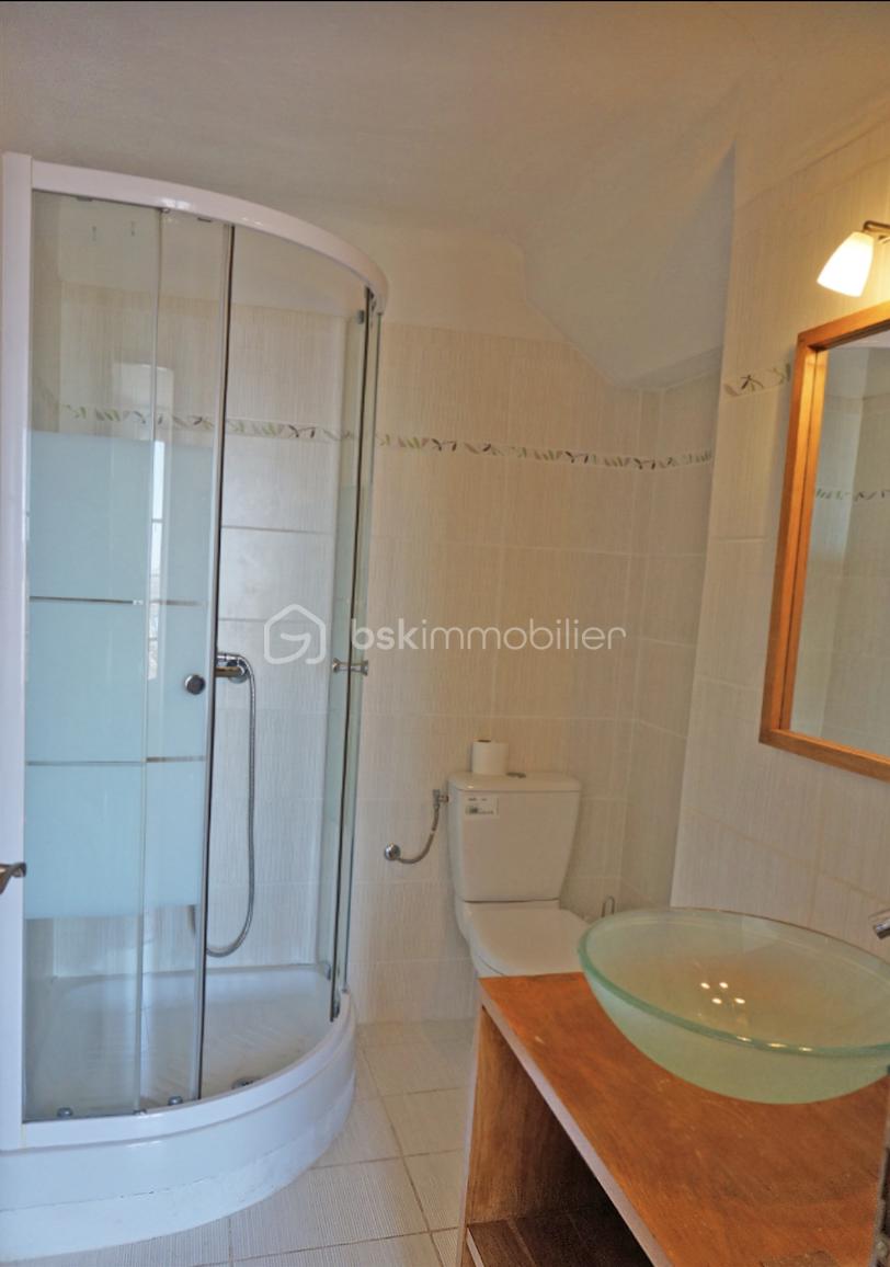 Maison de ville de 171,80 m² - 2P maison principale SDB.png