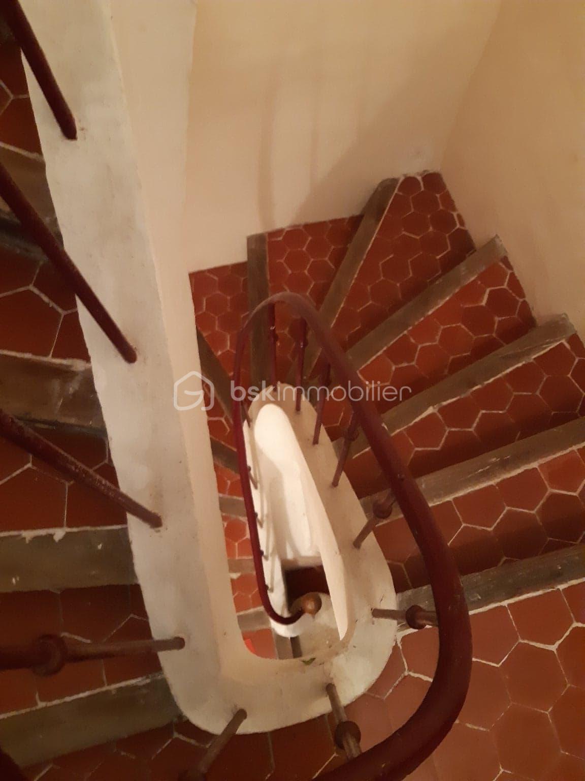Maison de ville de 171,80 m² - escalier intérieur.jpg