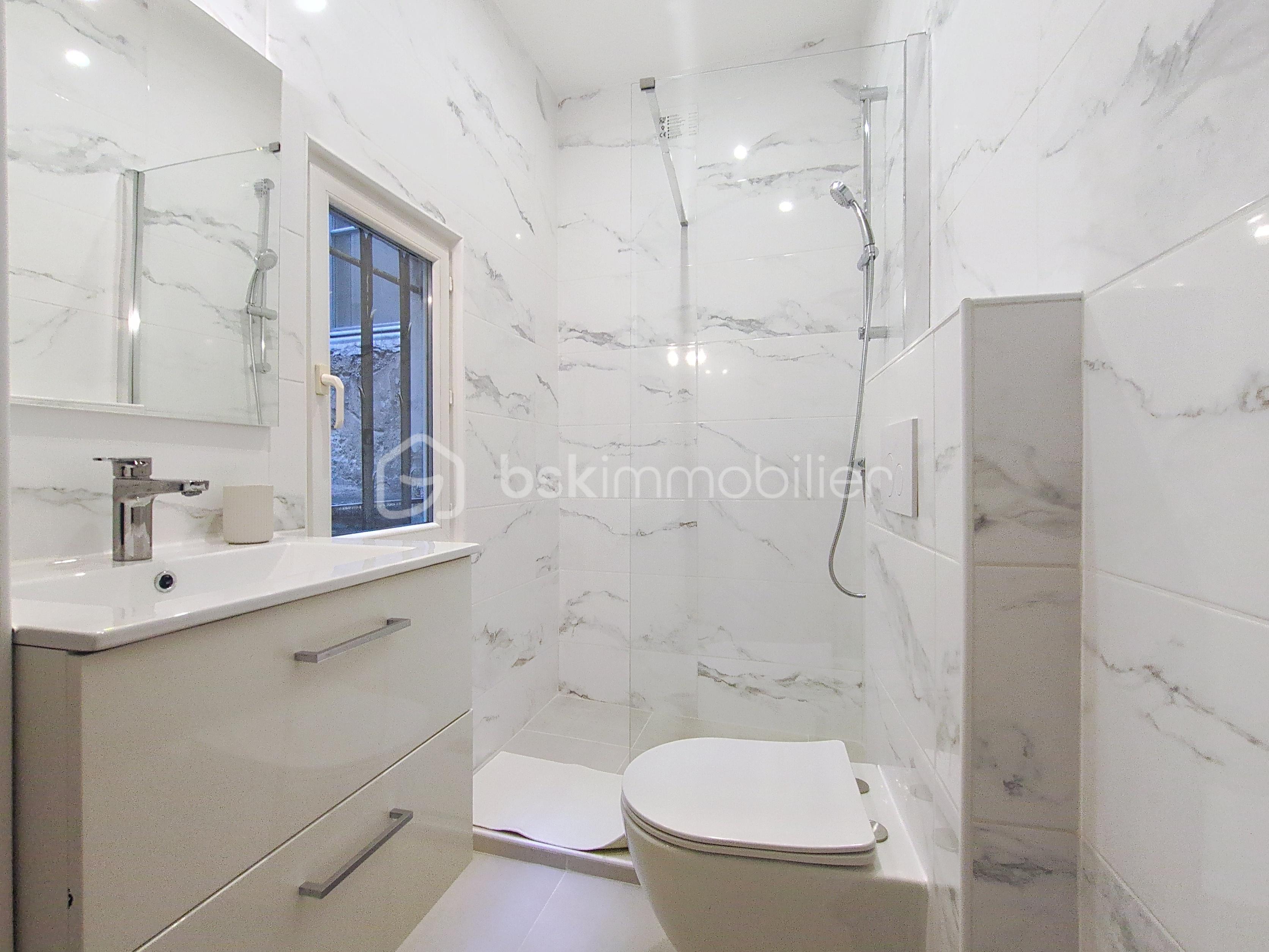 Appartement de 25 m² - salle d'eau petite loge.jpg