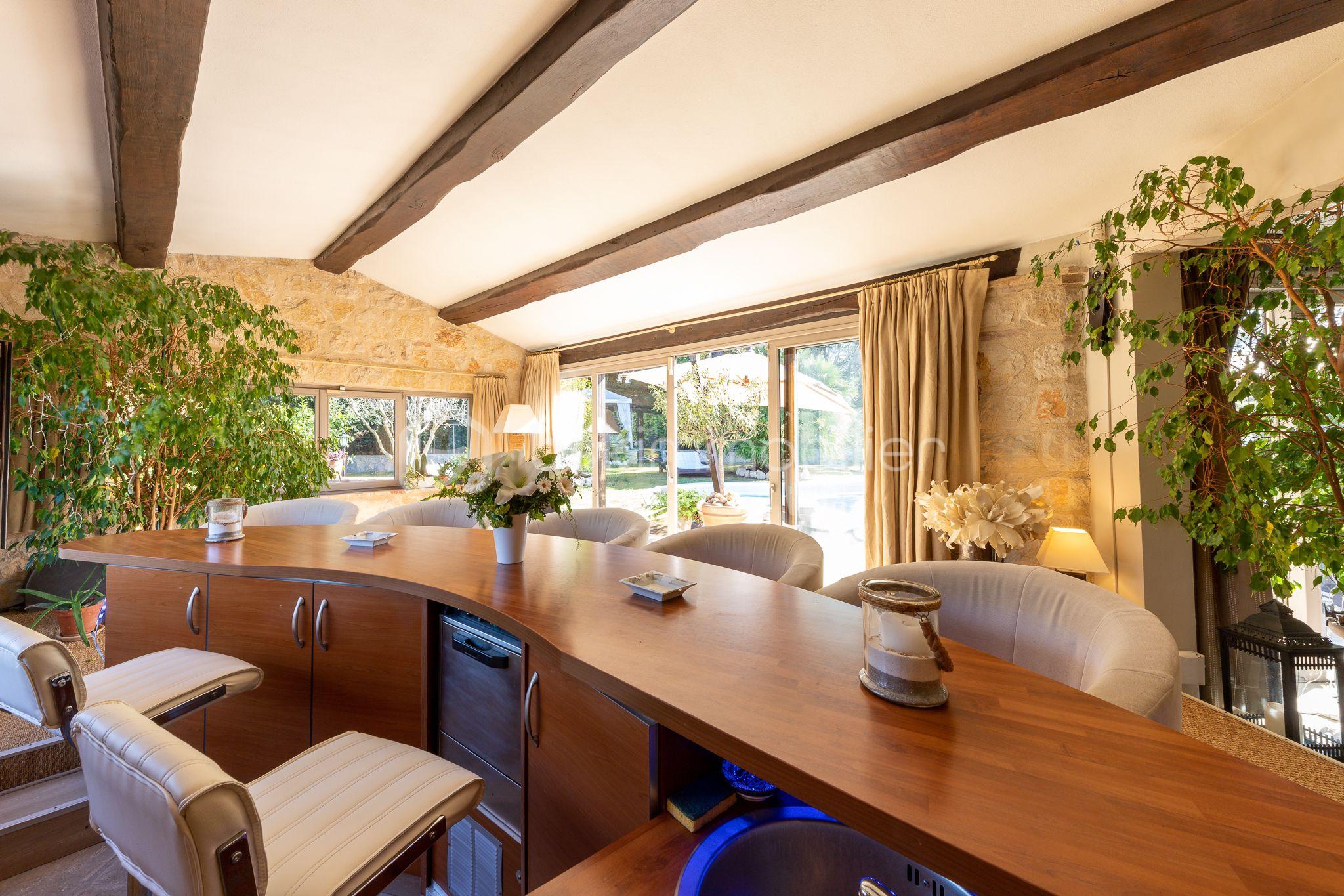 Maison provencale de 490 m² - 505d871d-eaf2-4908-b1e3-a2135f3dbc54.jpg