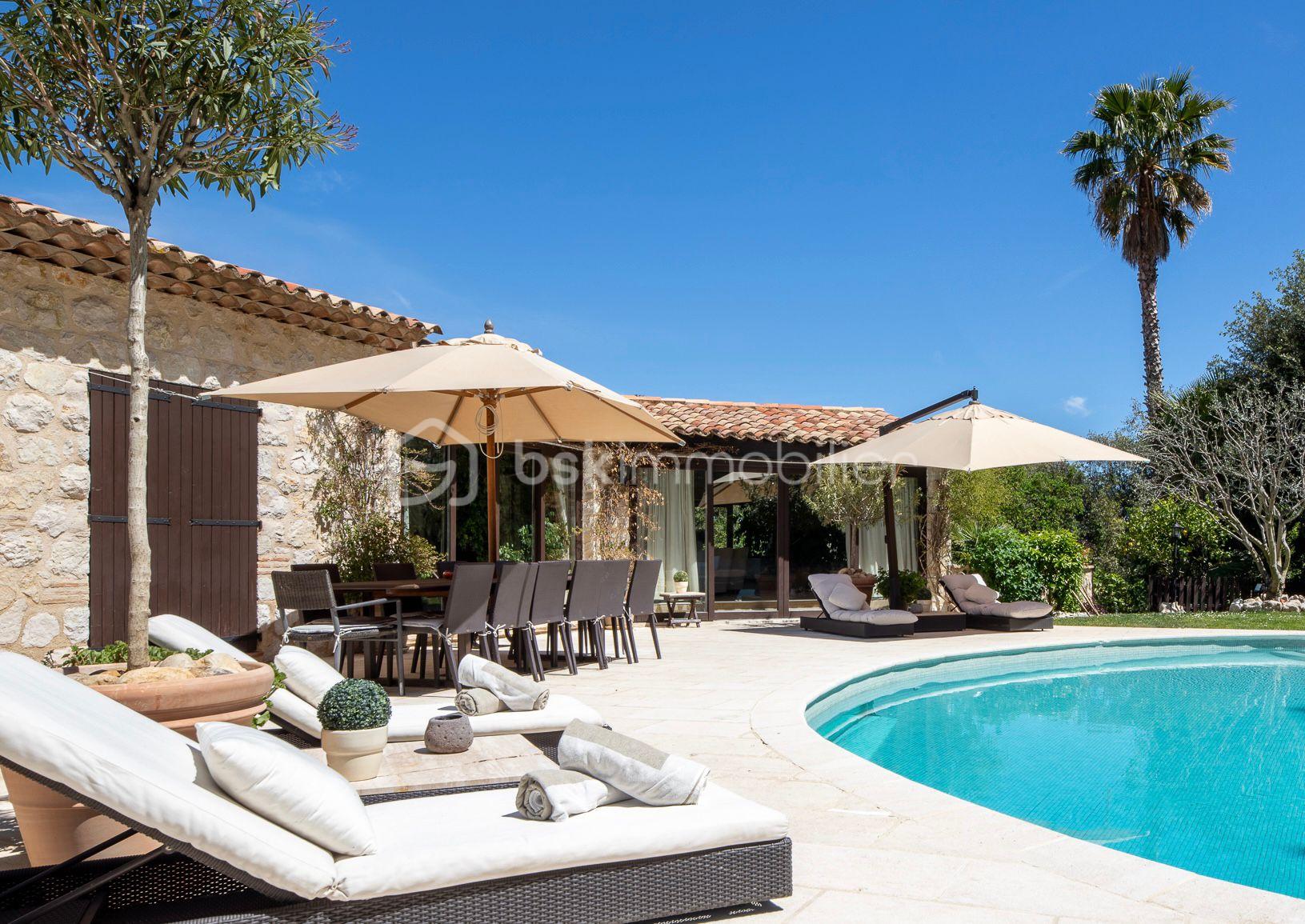 Maison provencale de 490 m² - 73ab2d42-c365-4626-8894-97e35a9c917e.jpg