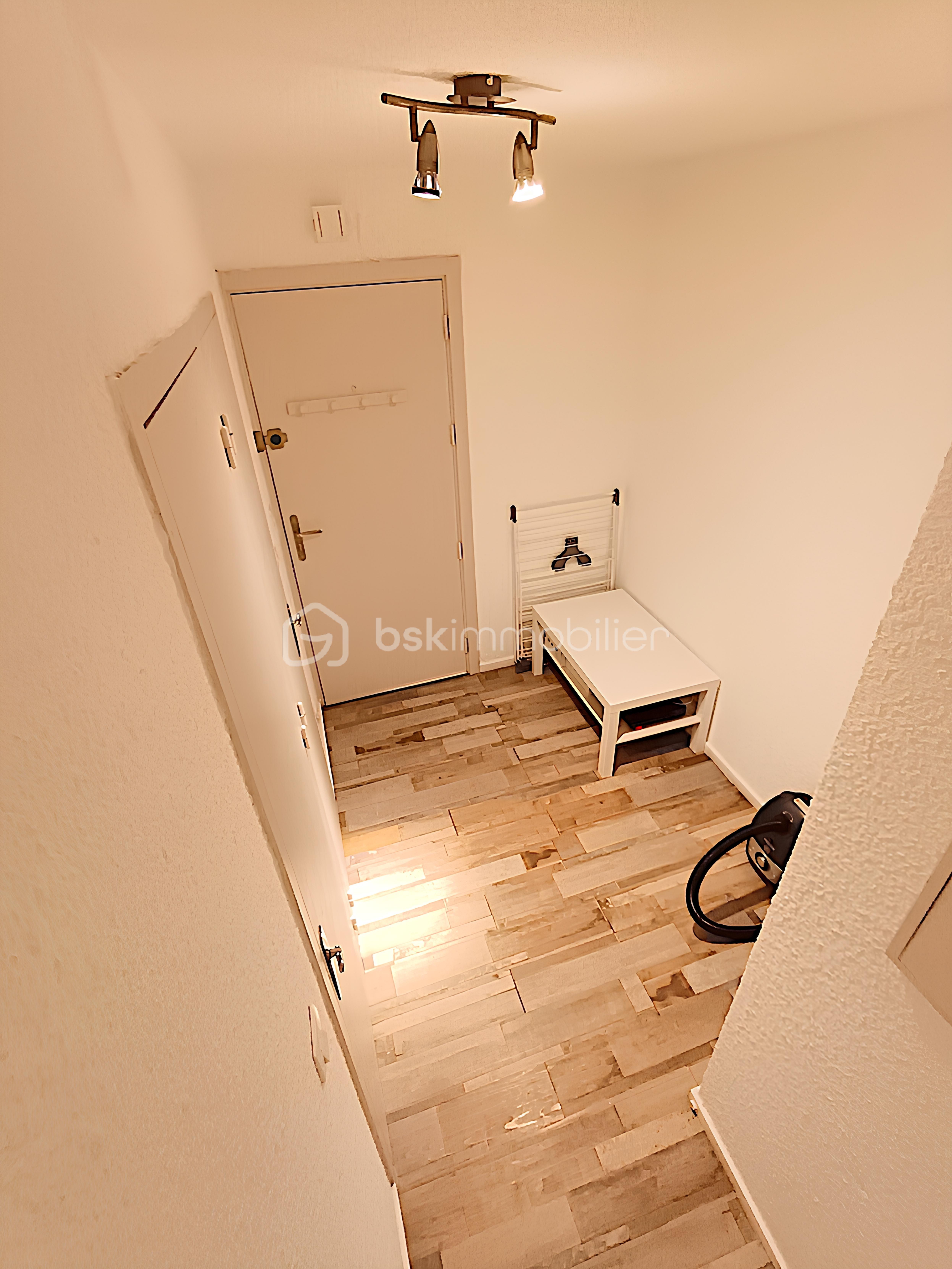 Appartement de 23 m² - 9 Entrée 2.jpg