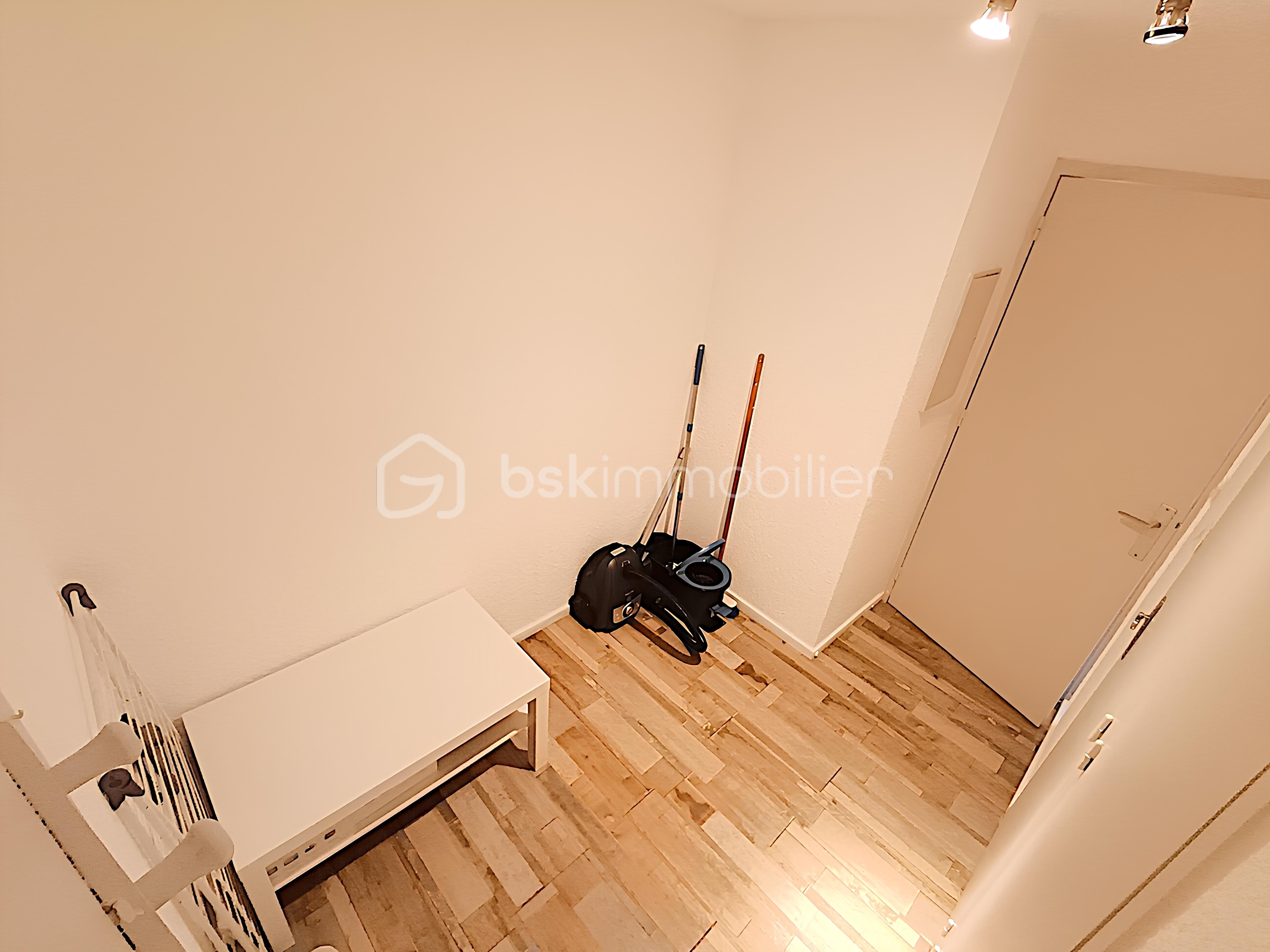 Appartement de 23 m² - 8 Entrée 1.jpg
