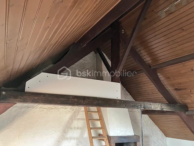 buret STUDIO haut de poutre triangulaire.jpeg