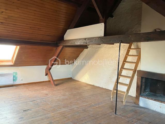 buret STUDIO velux à gauche.jpeg