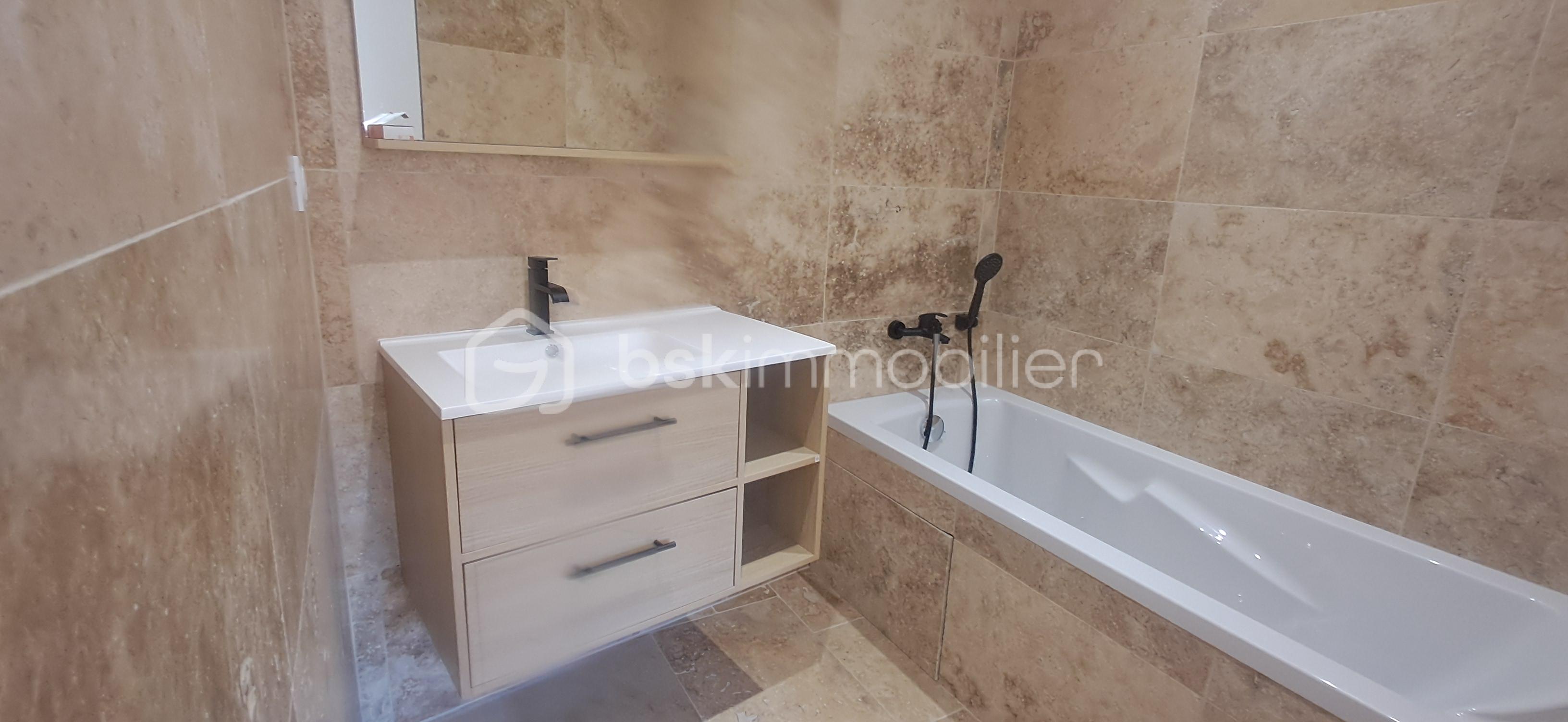 Maison La Frette Lapidaire 28 Annexe SDB.jpg