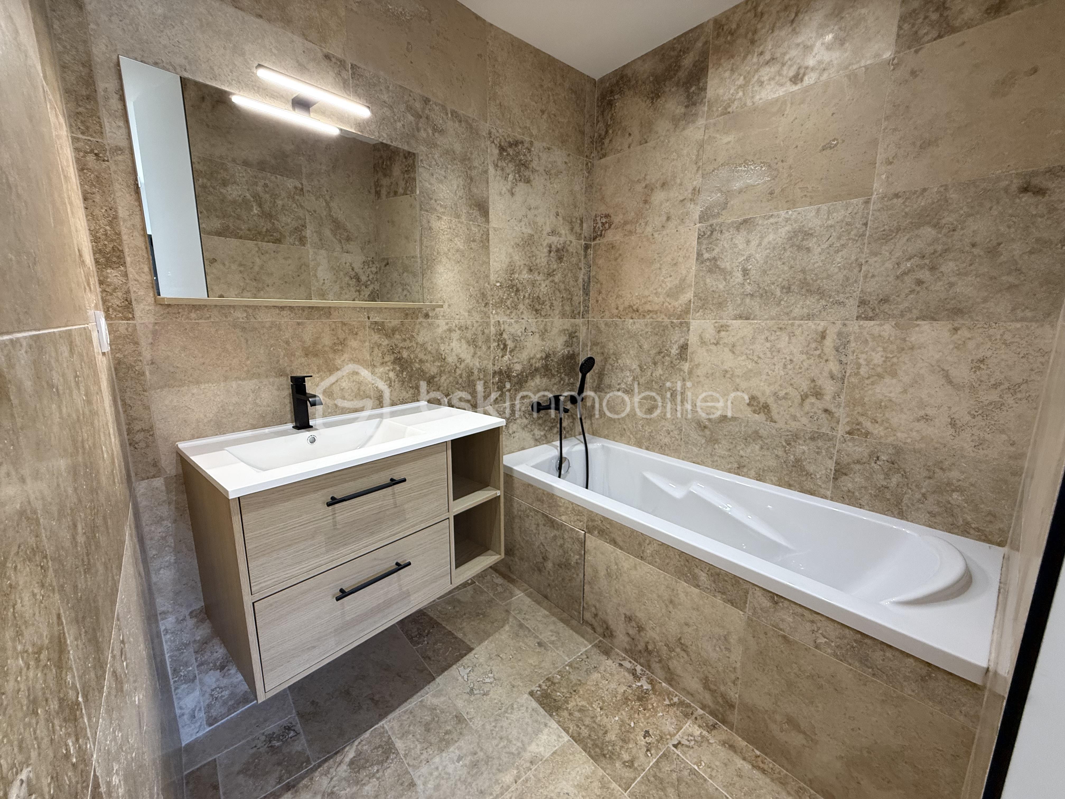 Maison La Frette Lapidaire 28 Annexe SDB Chambre 1.jpeg