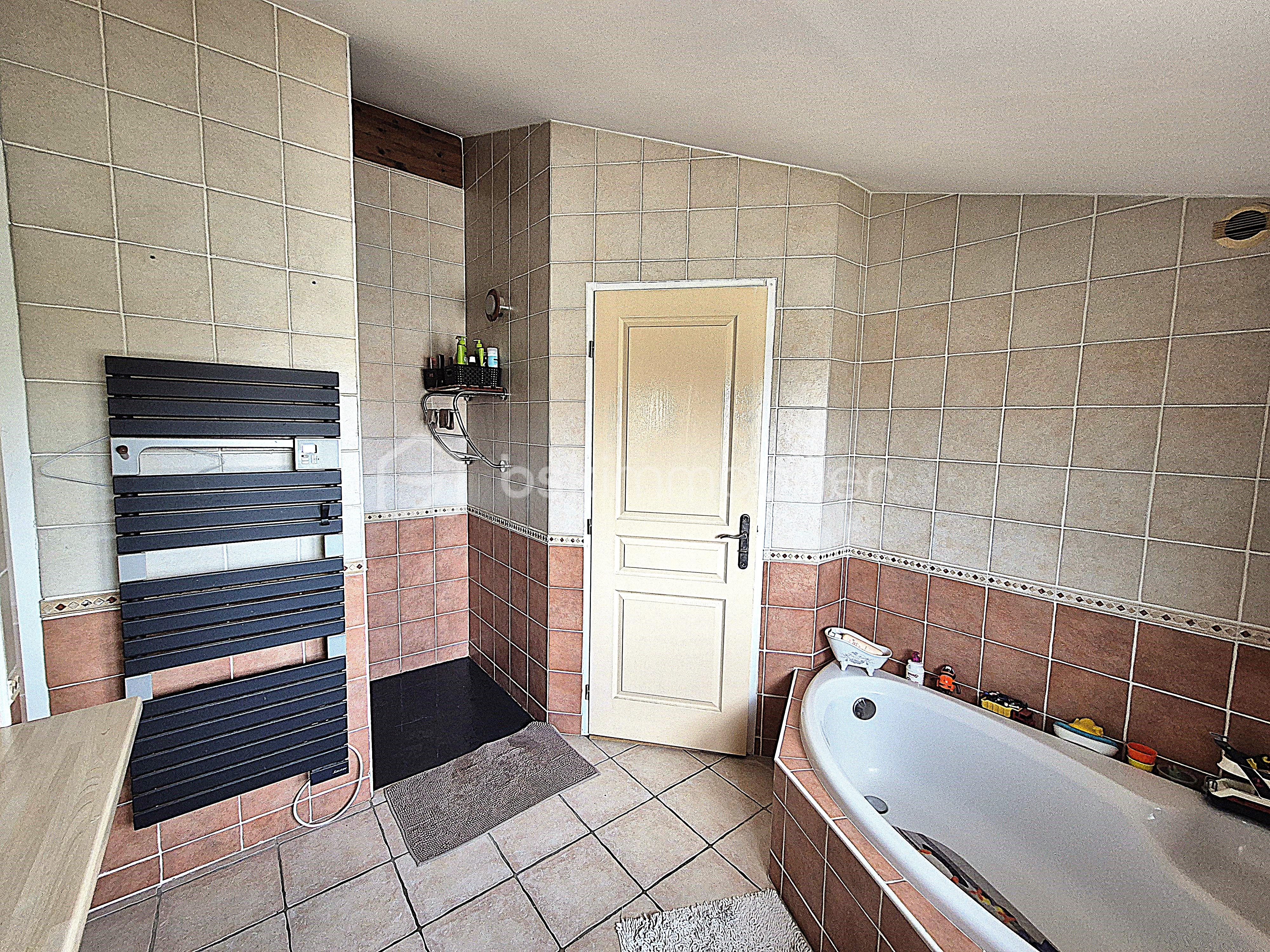 Maison de 134 m² - lemesle_bsk_immobilier_èlavaur_maison_134m²_type5_sdb1.jpg