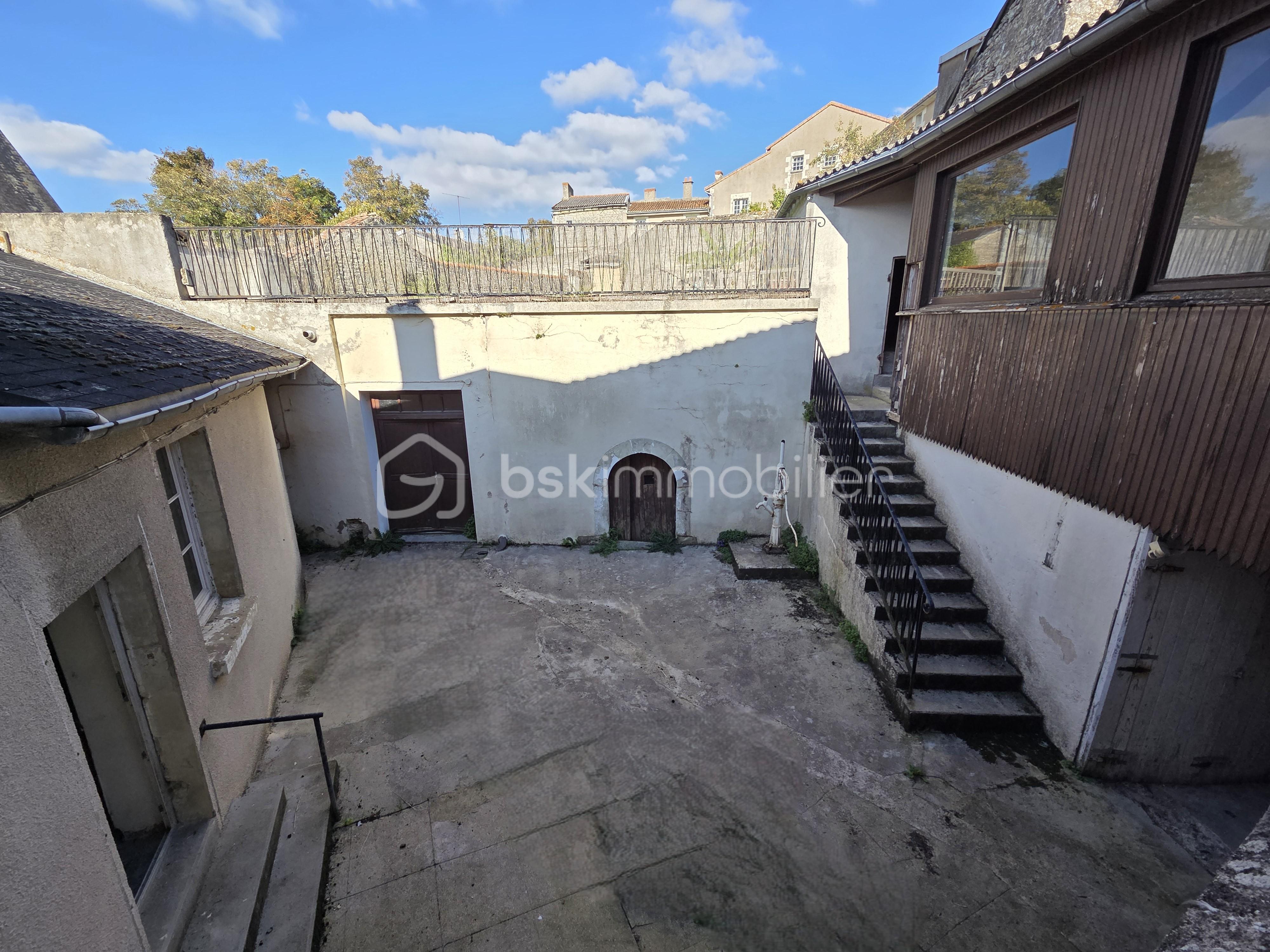 Maison de 145 m² - cour 1.jpg