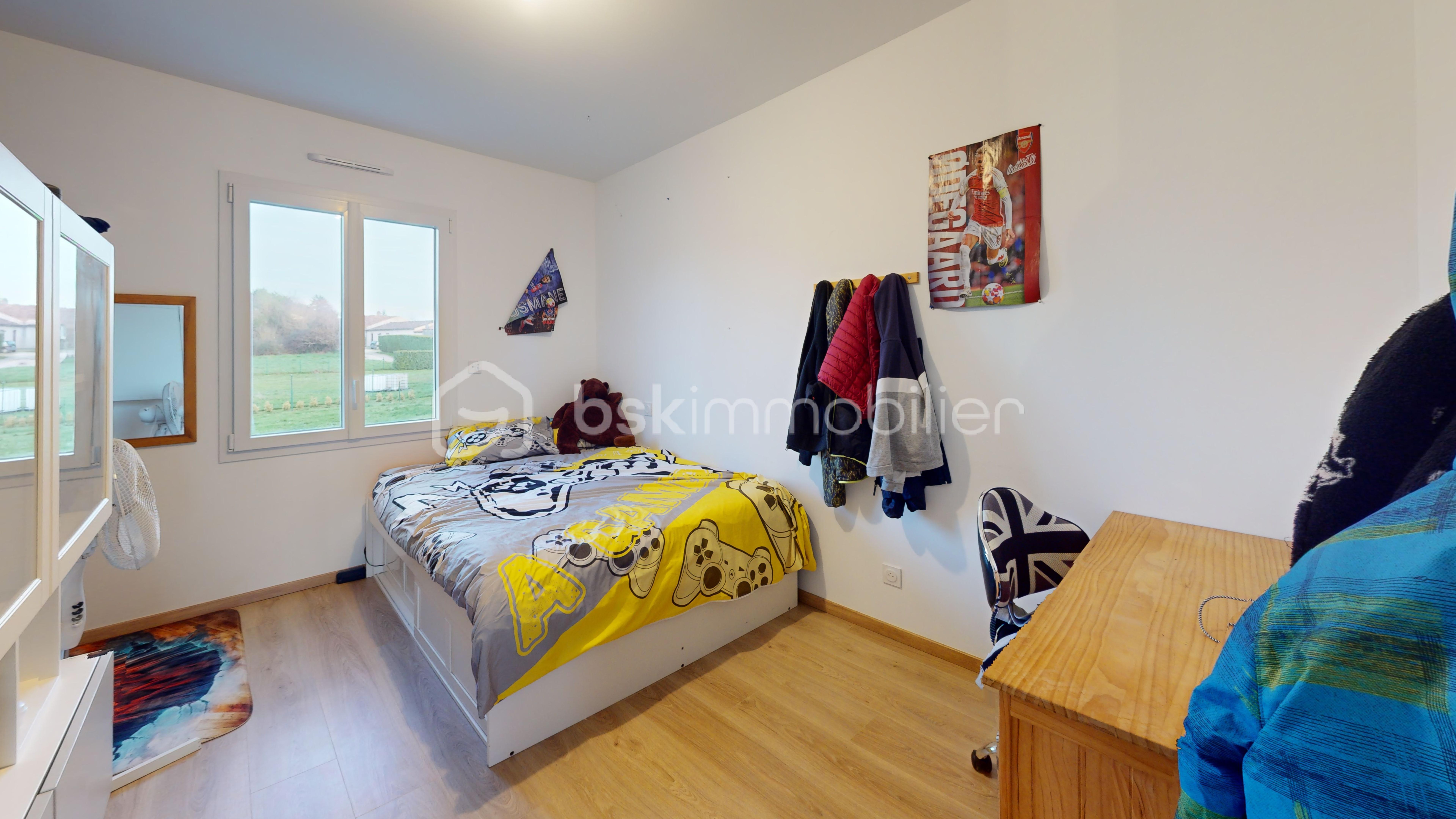 saint-martial-de-vitaterne-Bedroom 1.jpg