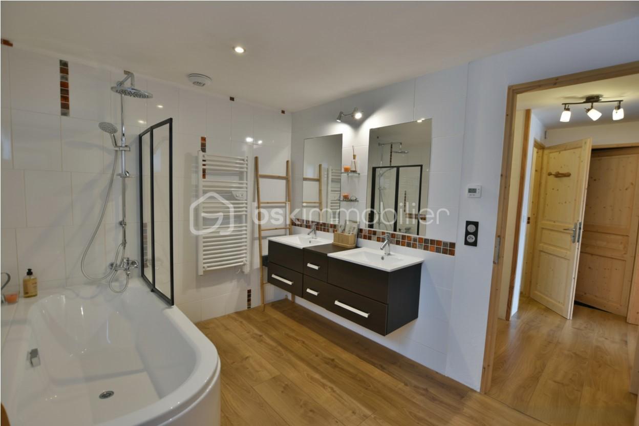 salle de bains rdc inferieur.jpg