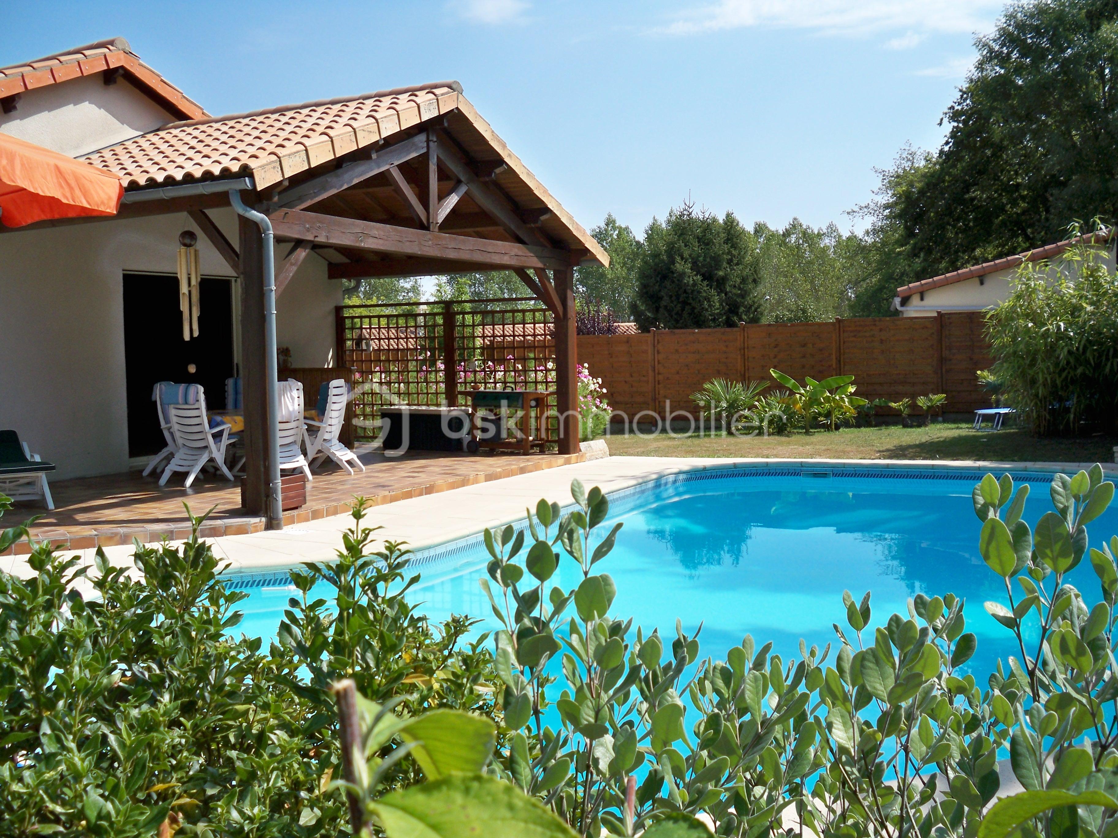 Pavillon de 163 m² - jardin côté piscine.jpg