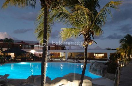 piscine de nuit.JPG