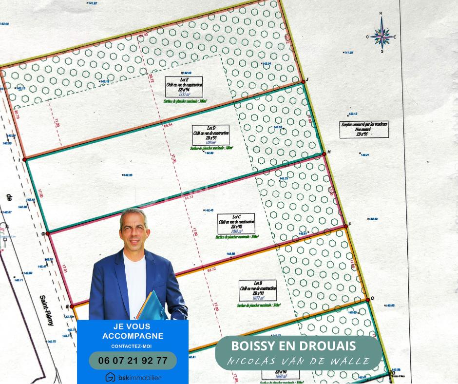 Terrain de 1 077 m²