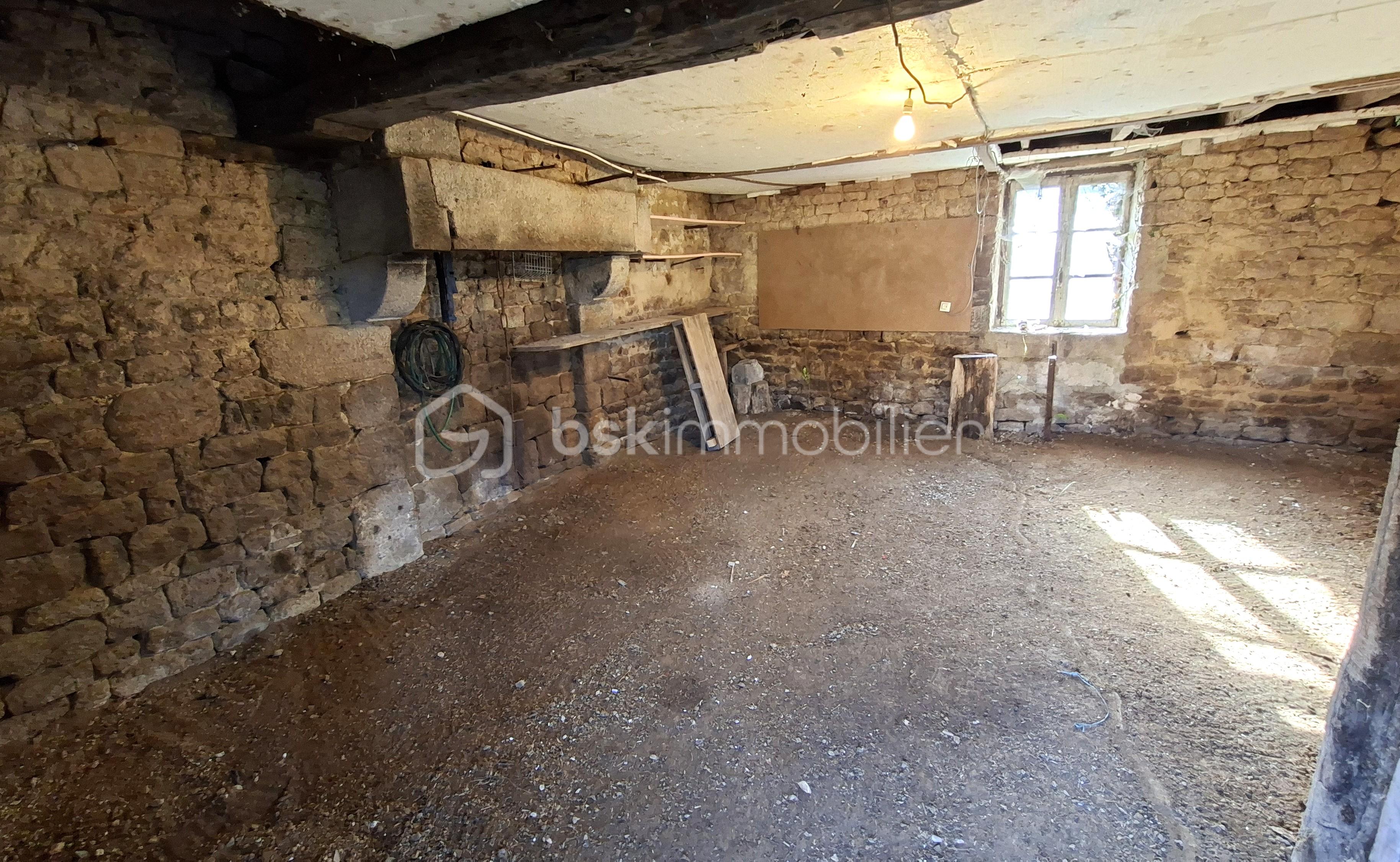 CHARLES intérieur dépendance ple .jpg