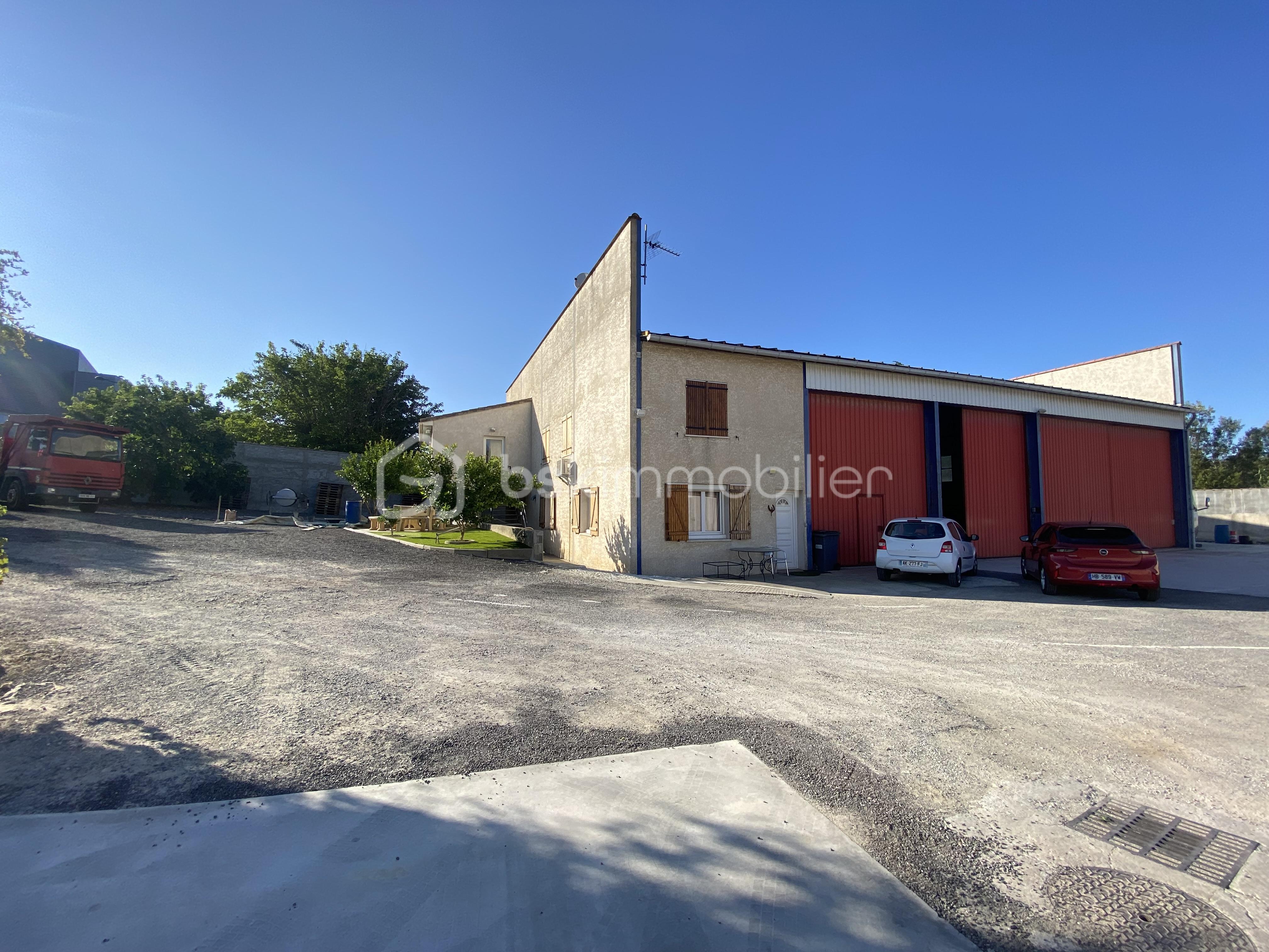 Local d activites de 158 m²