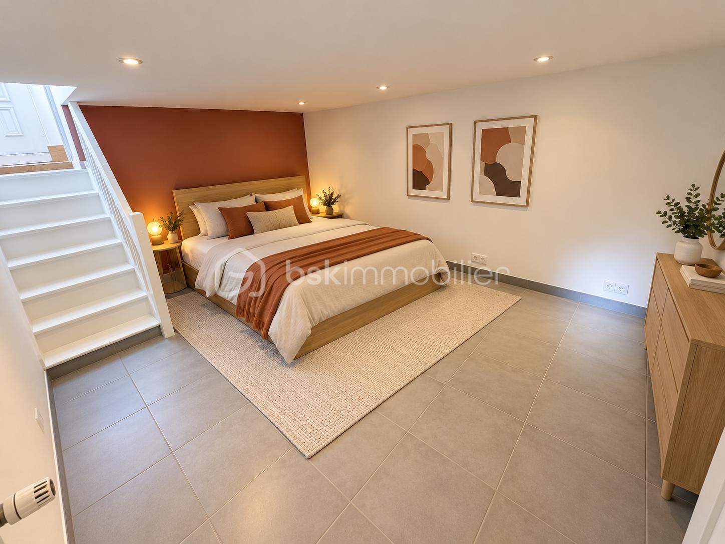Chambre chaleureuse avec mur terracotta.png