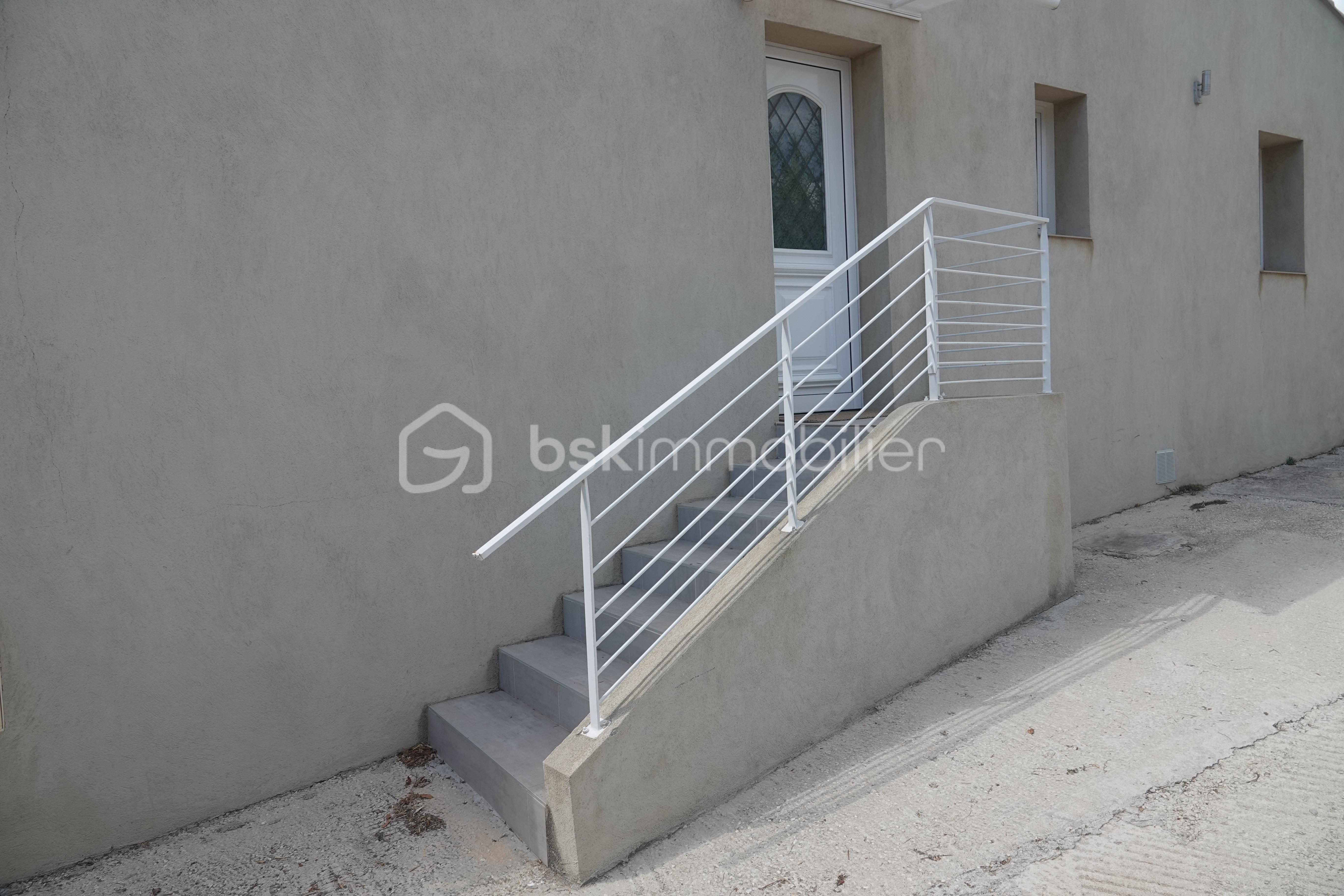 ESCALIER EXT APPART ATTENANT.JPG