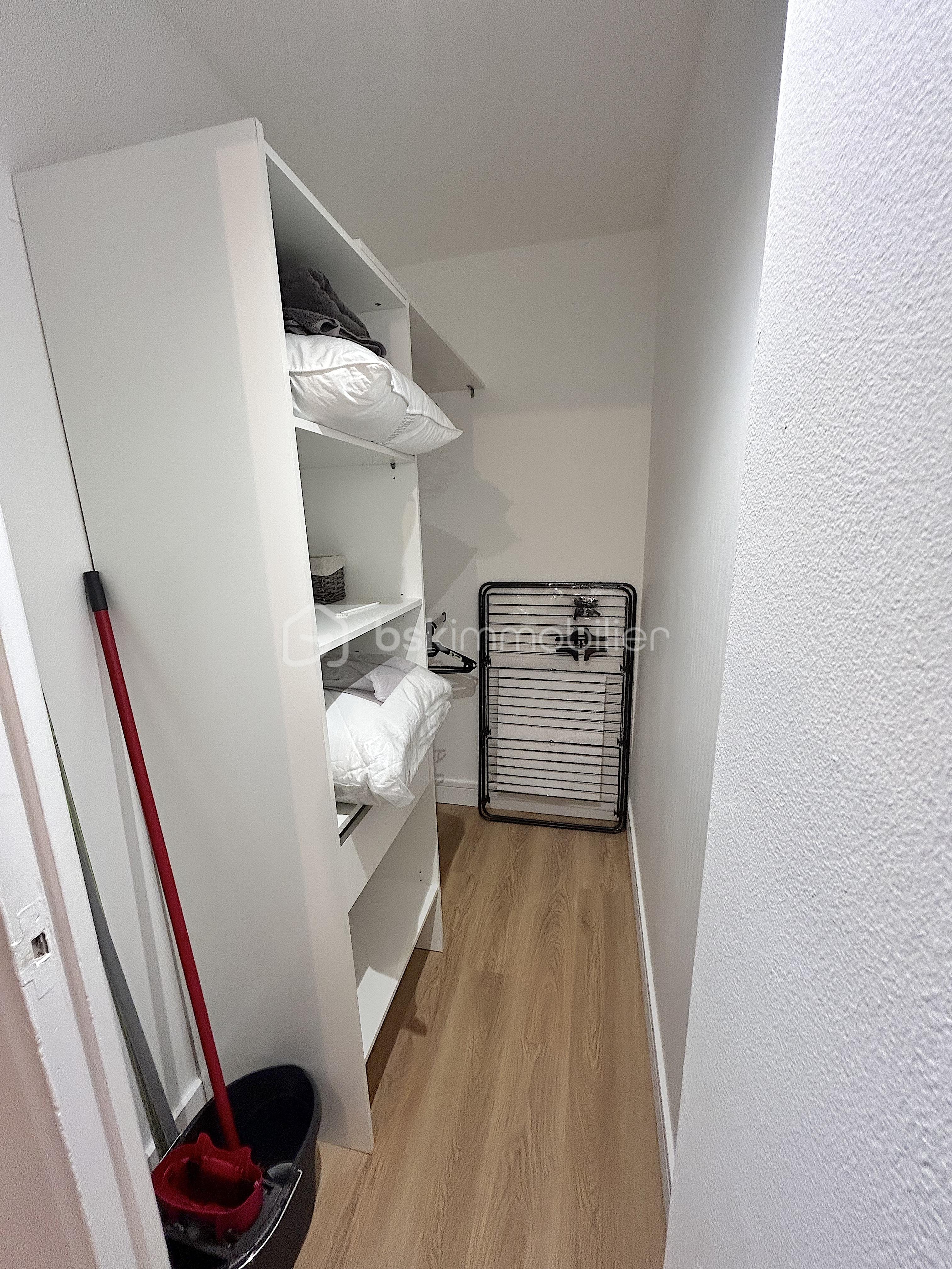 Appartement de 32,71 m² - dressing.jpeg