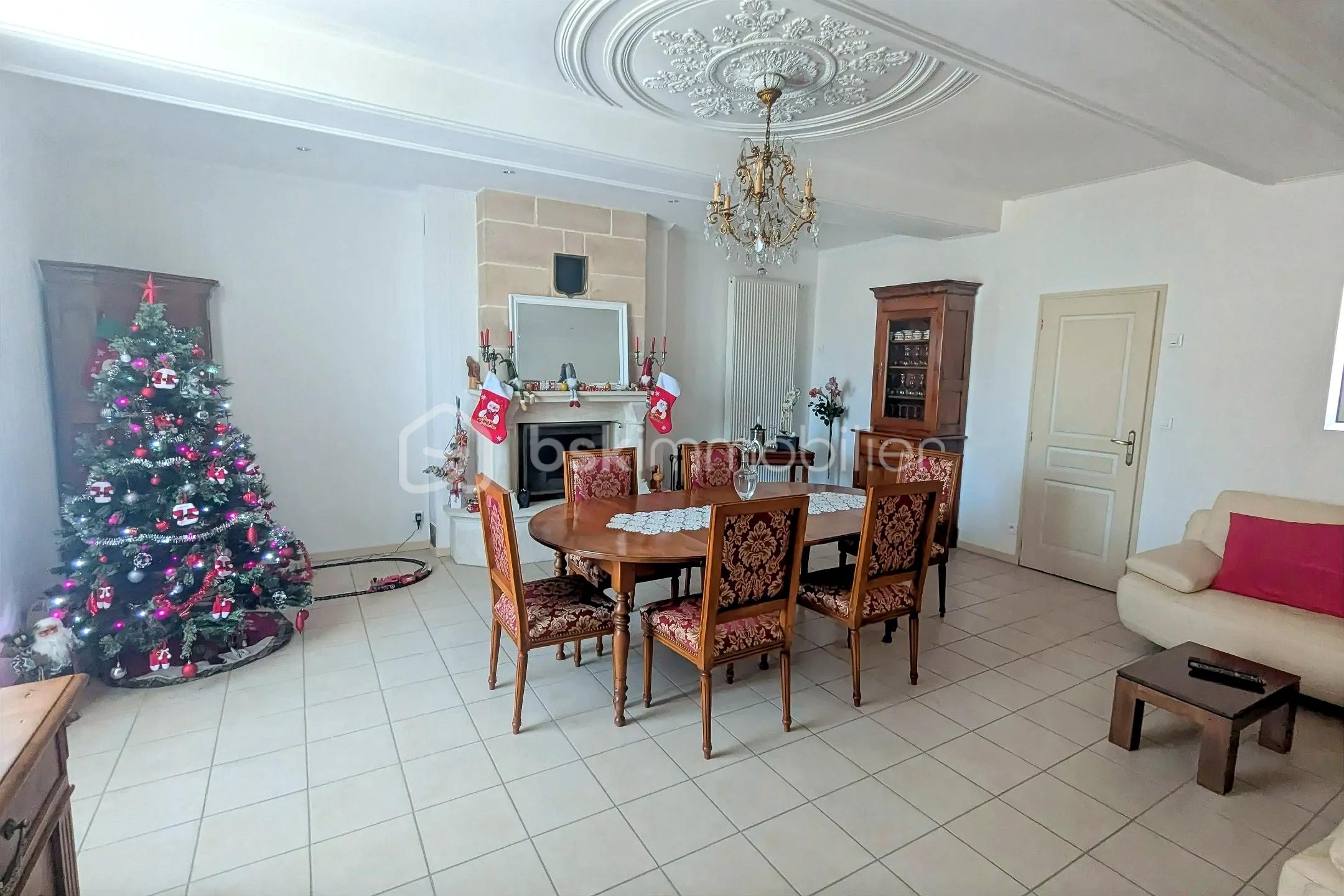 Demeure de 283 m² - hoqi-8786deae7b0b49bdaf8609995a3f57e0.jpg