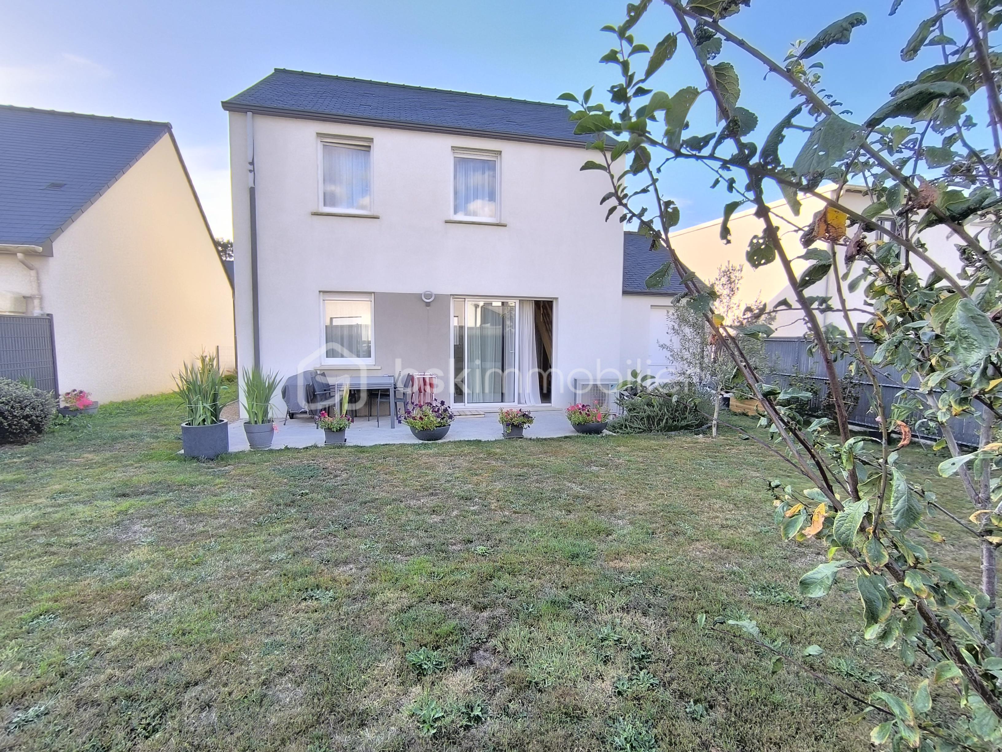 Maison contemporaine de 92 m² - jardin maison.jpg