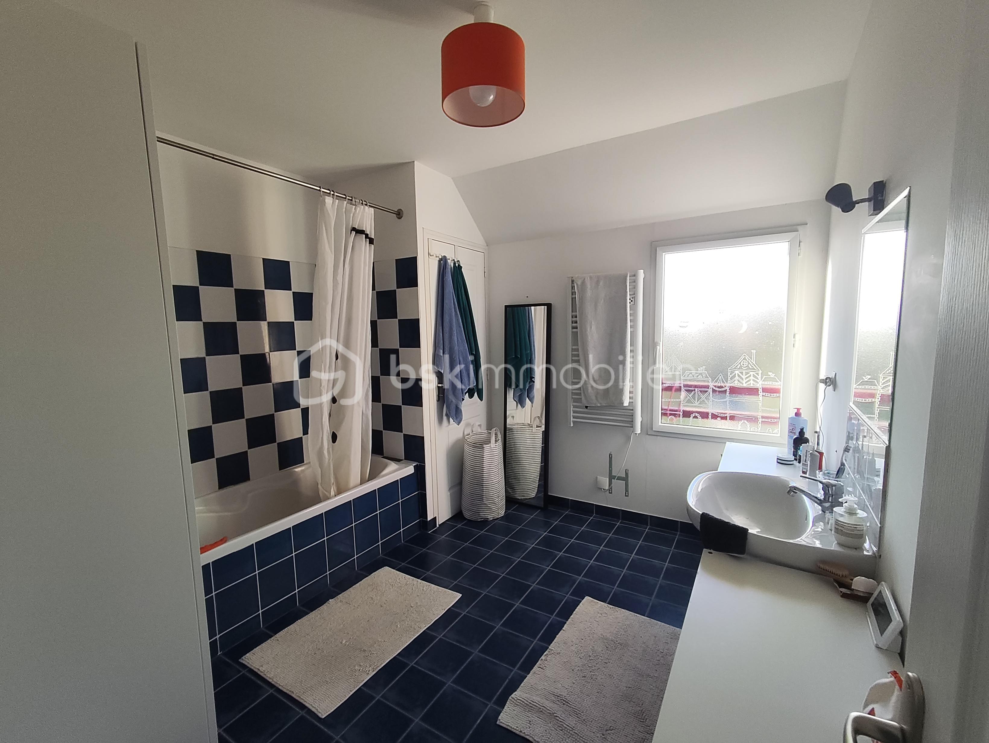 Maison de 128 m² - SALLE DE BAIN.jpg