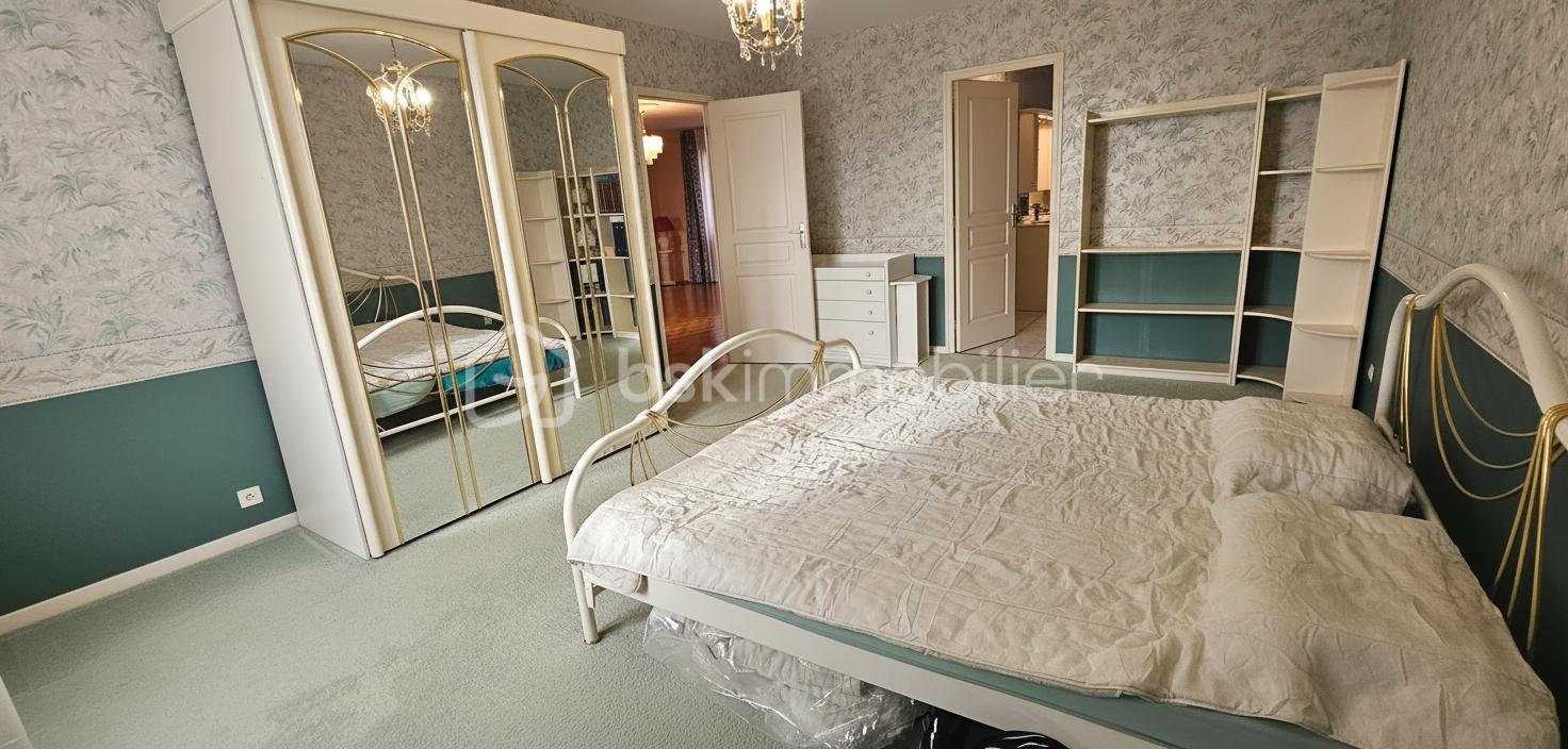 Demeure de 240 m² - 11.generated_2025-12-10T12_11_21.994.jpg