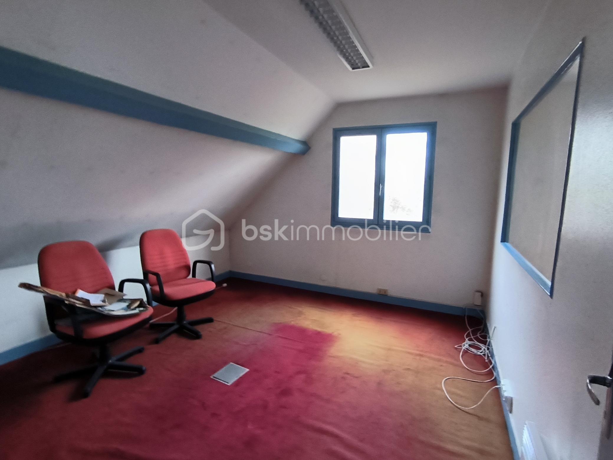 Local d'activités de 161 m² - IMG_20251206_145651.jpg