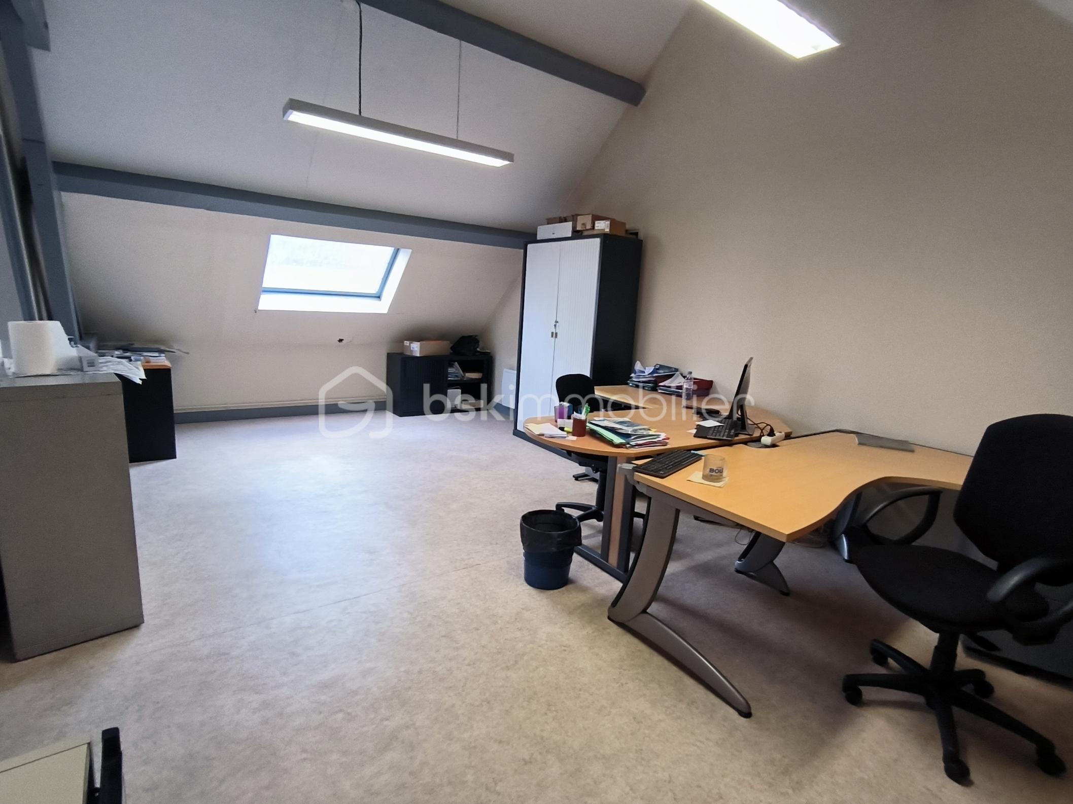 Local d'activités de 161 m² - IMG_20251206_145717.jpg