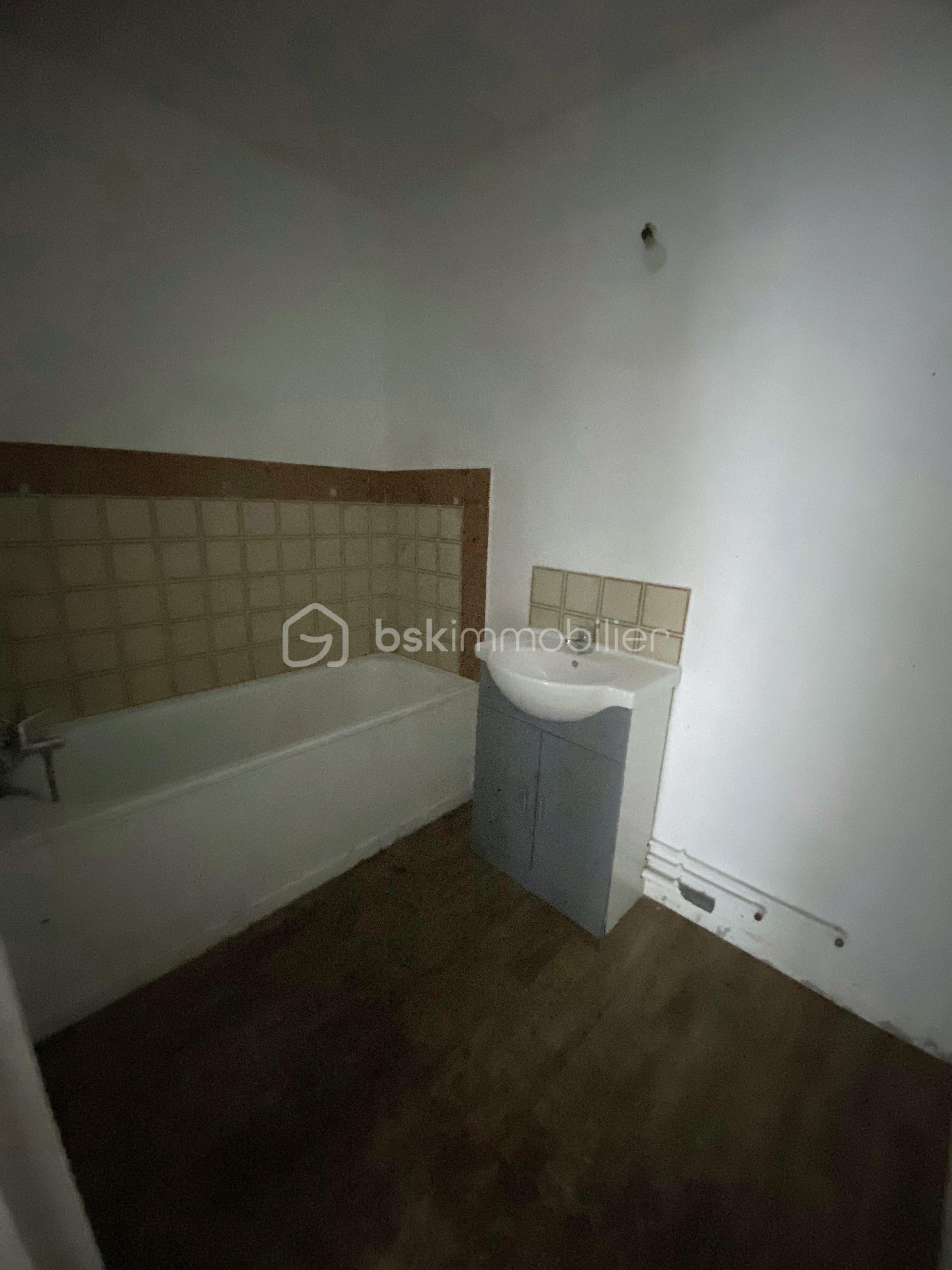 Appartement de 61 m² - Salle de bain à meubler.jpg