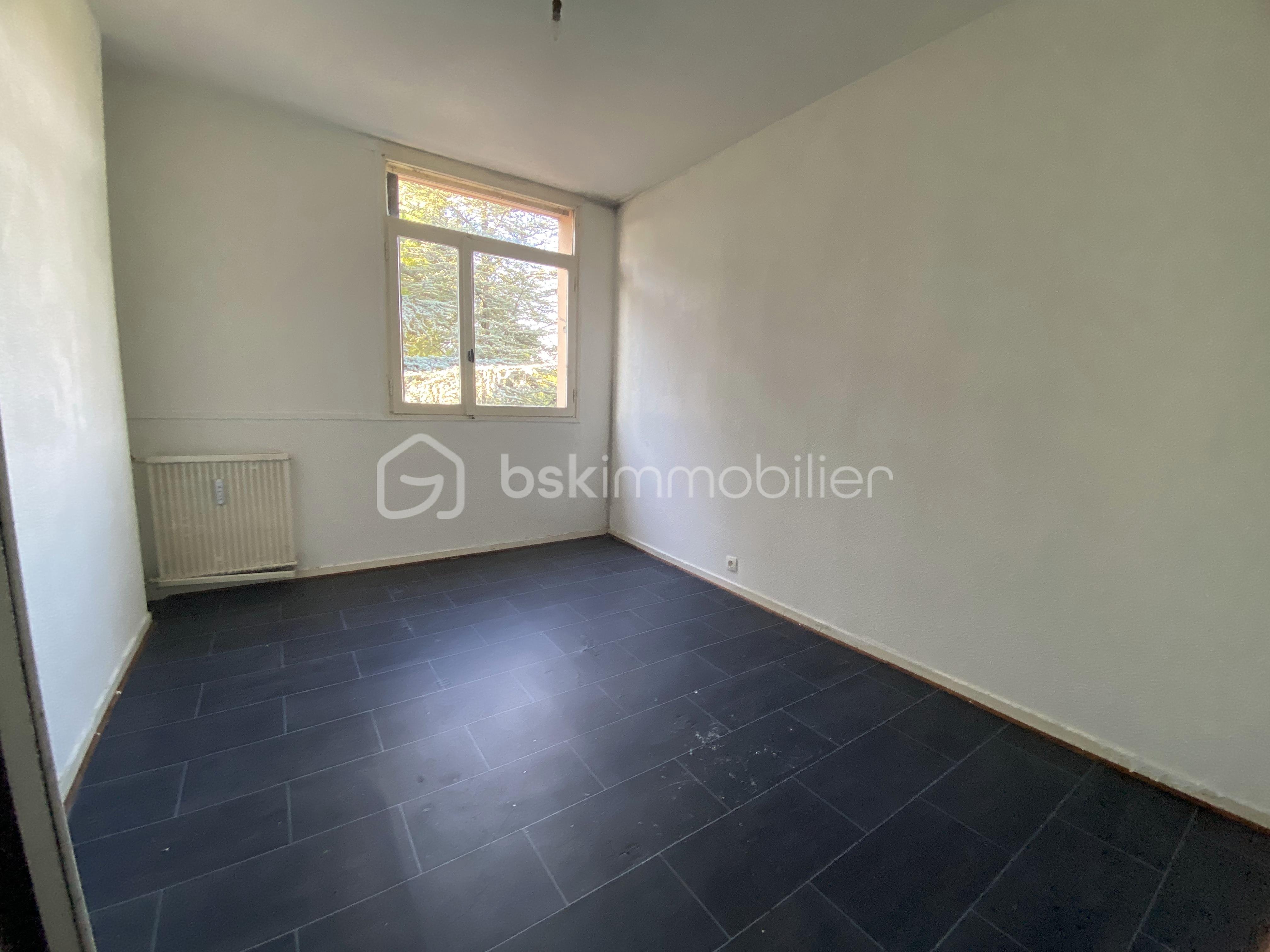 Appartement de 61 m² - Chambre 1 vue fenêtre.jpg