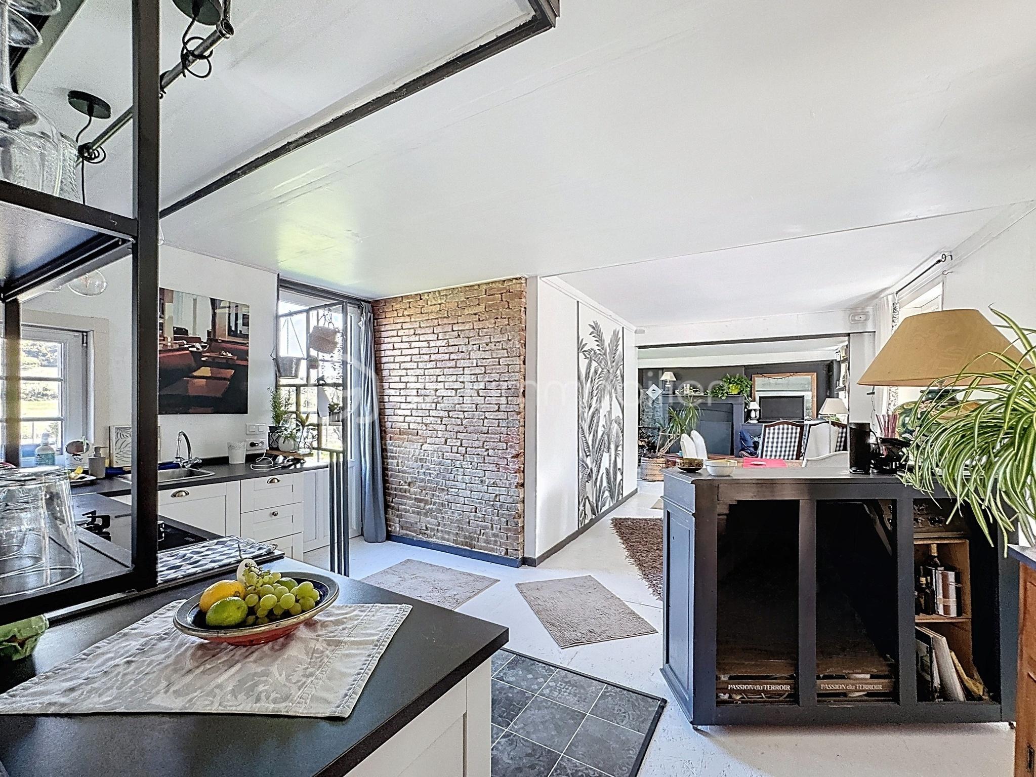 Maison de 104 m² - Vue de derrière cuisine.jpg